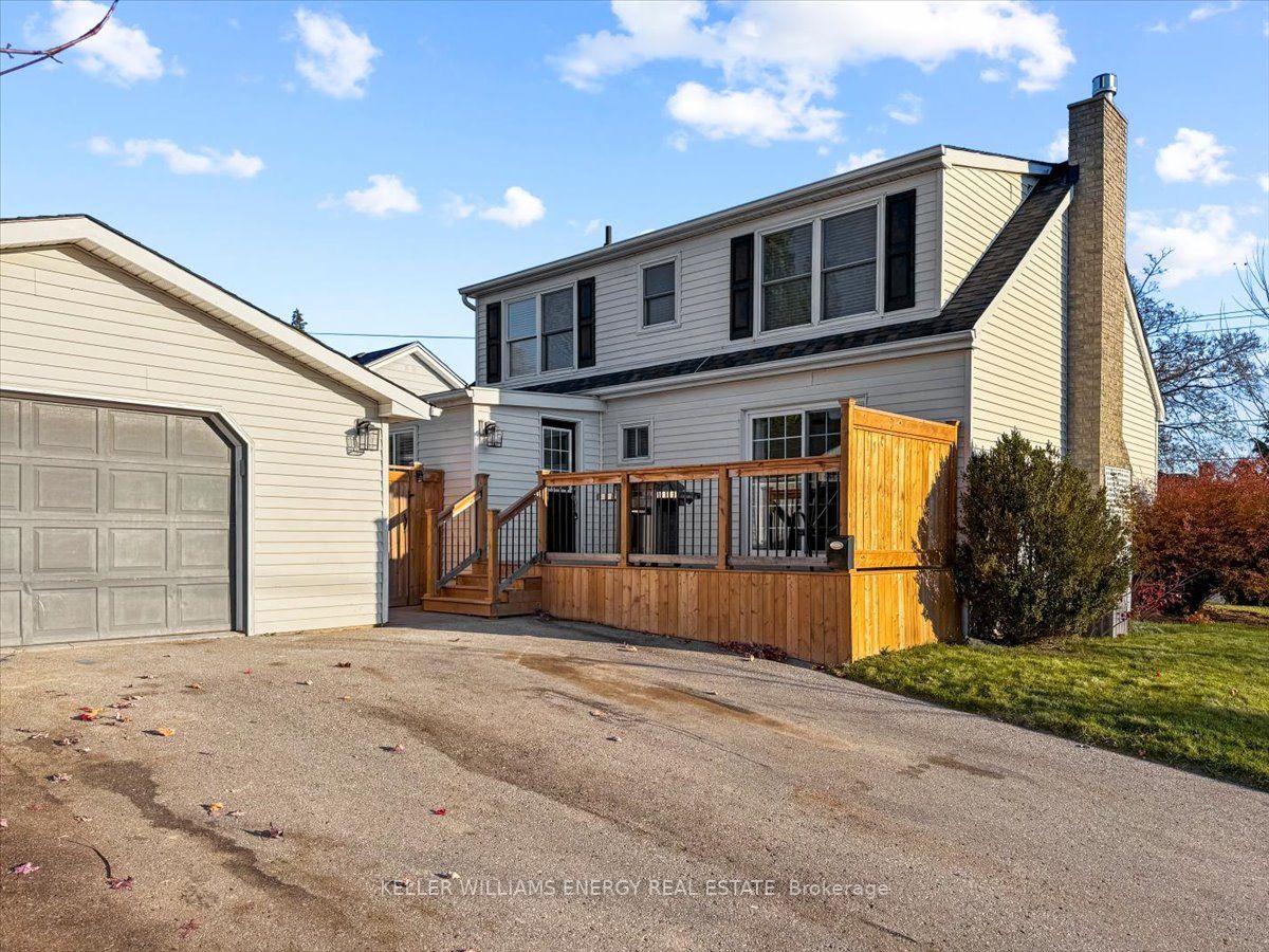 574 Adelaide Ave W