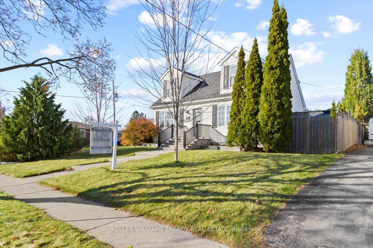 574 Adelaide Ave W