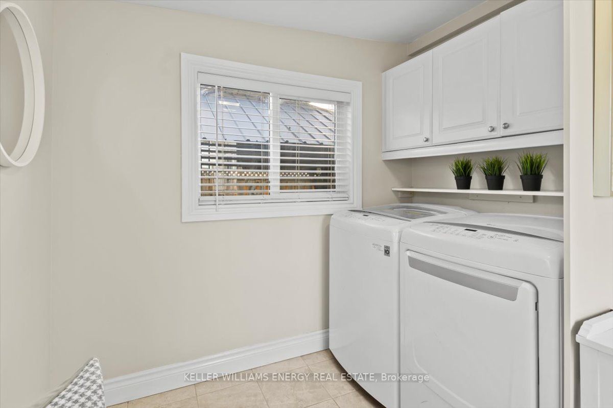 574 Adelaide Ave W