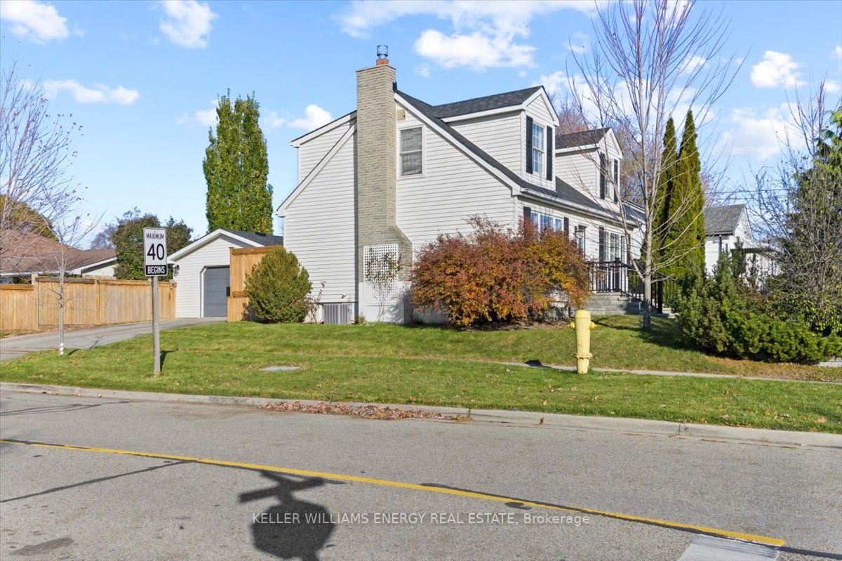 574 Adelaide Ave W