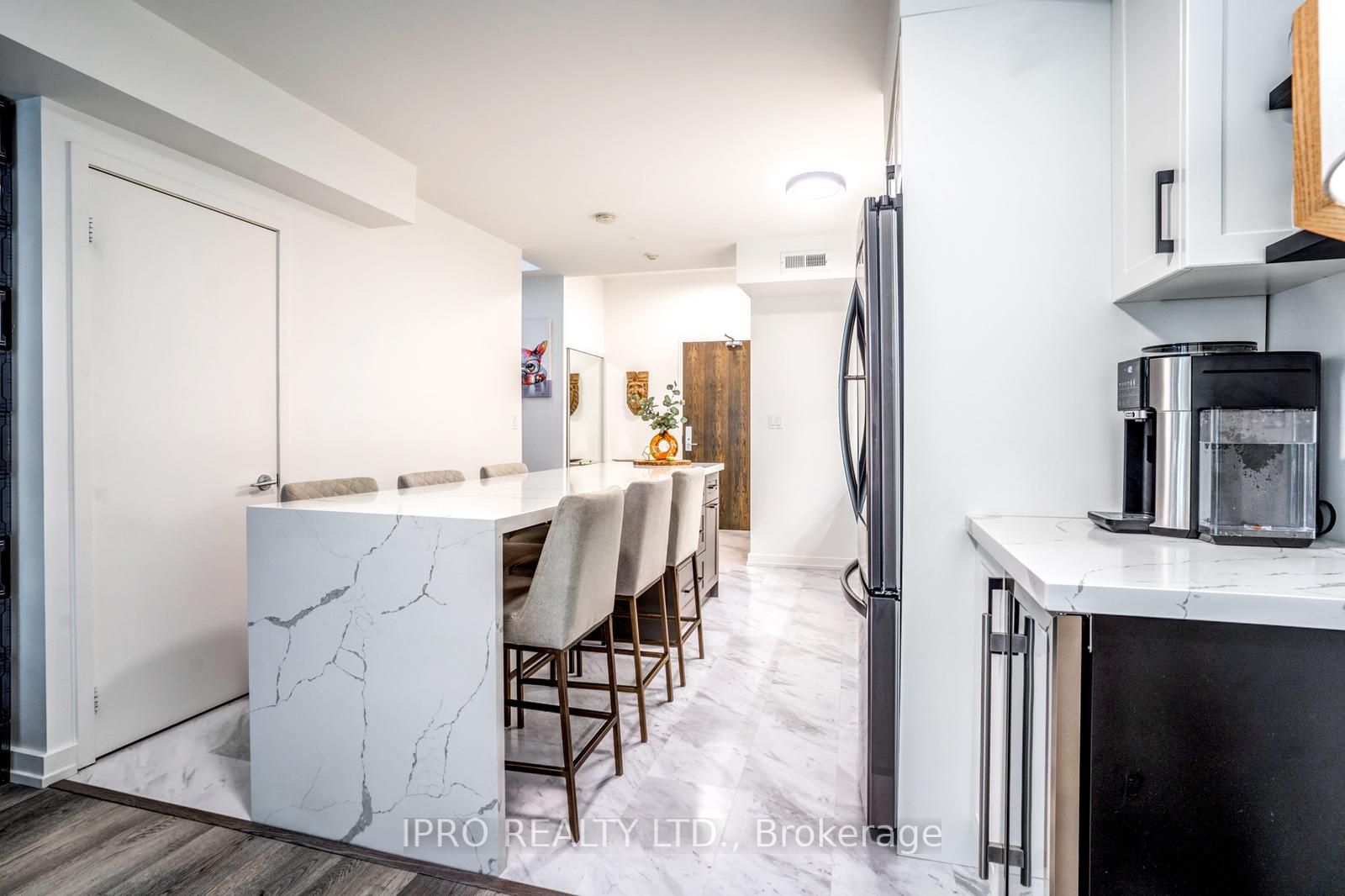 201 Carlaw Ave, #244