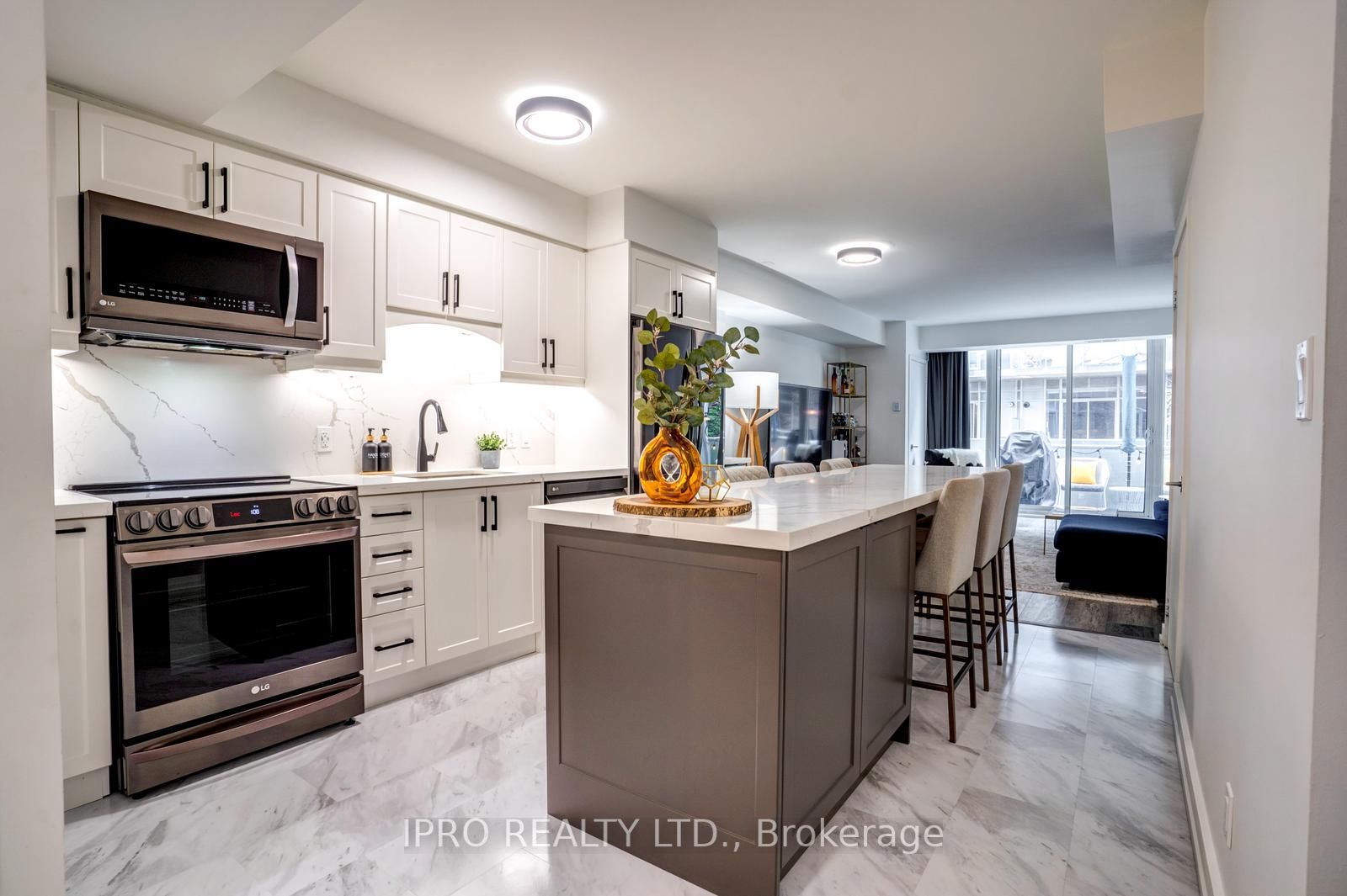 201 Carlaw Ave, #244