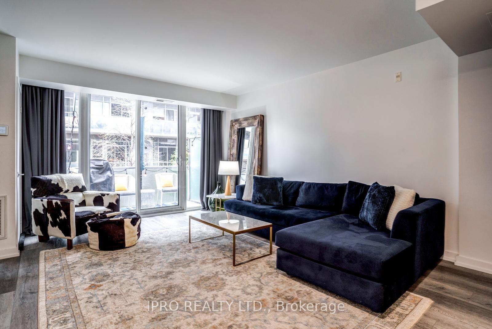 201 Carlaw Ave, #244