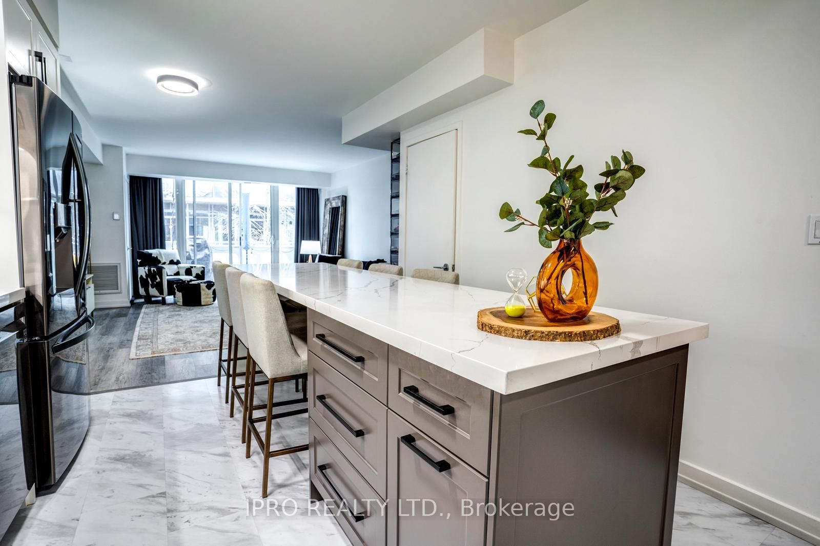 201 Carlaw Ave, #244