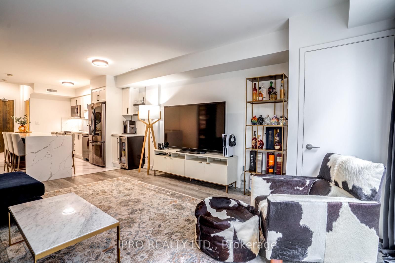 201 Carlaw Ave, #244
