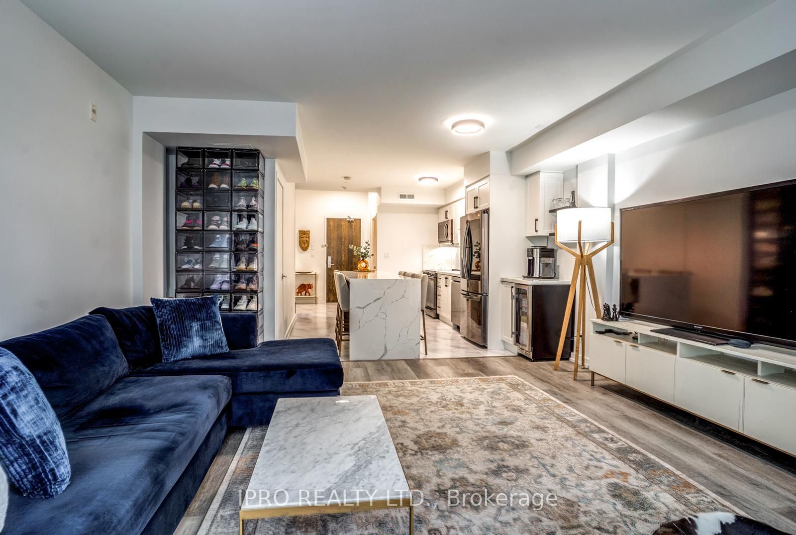 201 Carlaw Ave, #244