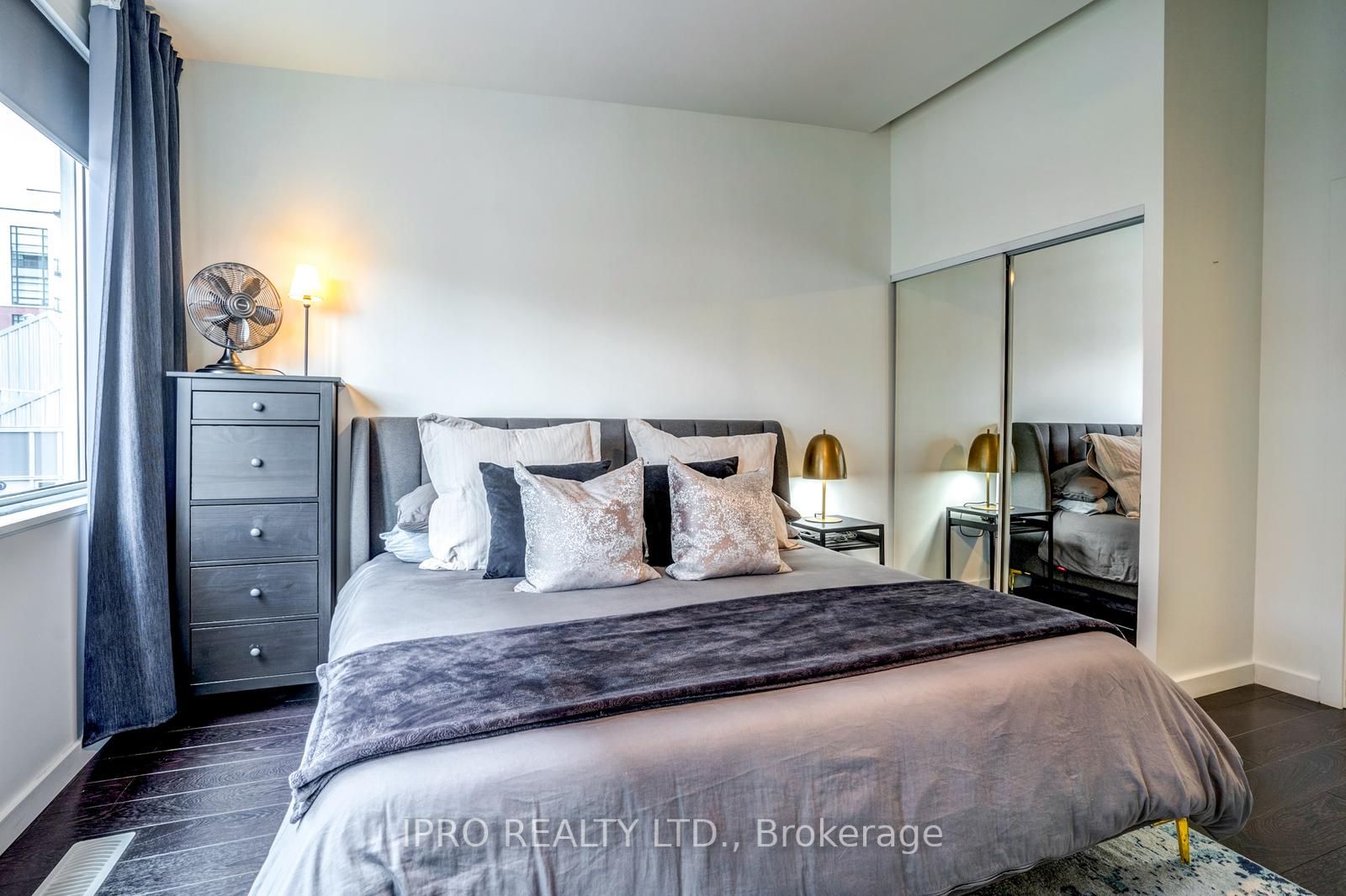 201 Carlaw Ave, #244