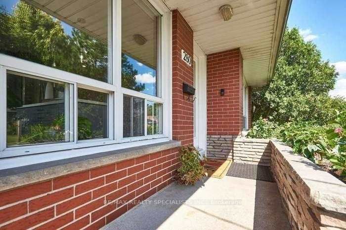 280 Malaga Rd, #Upper
