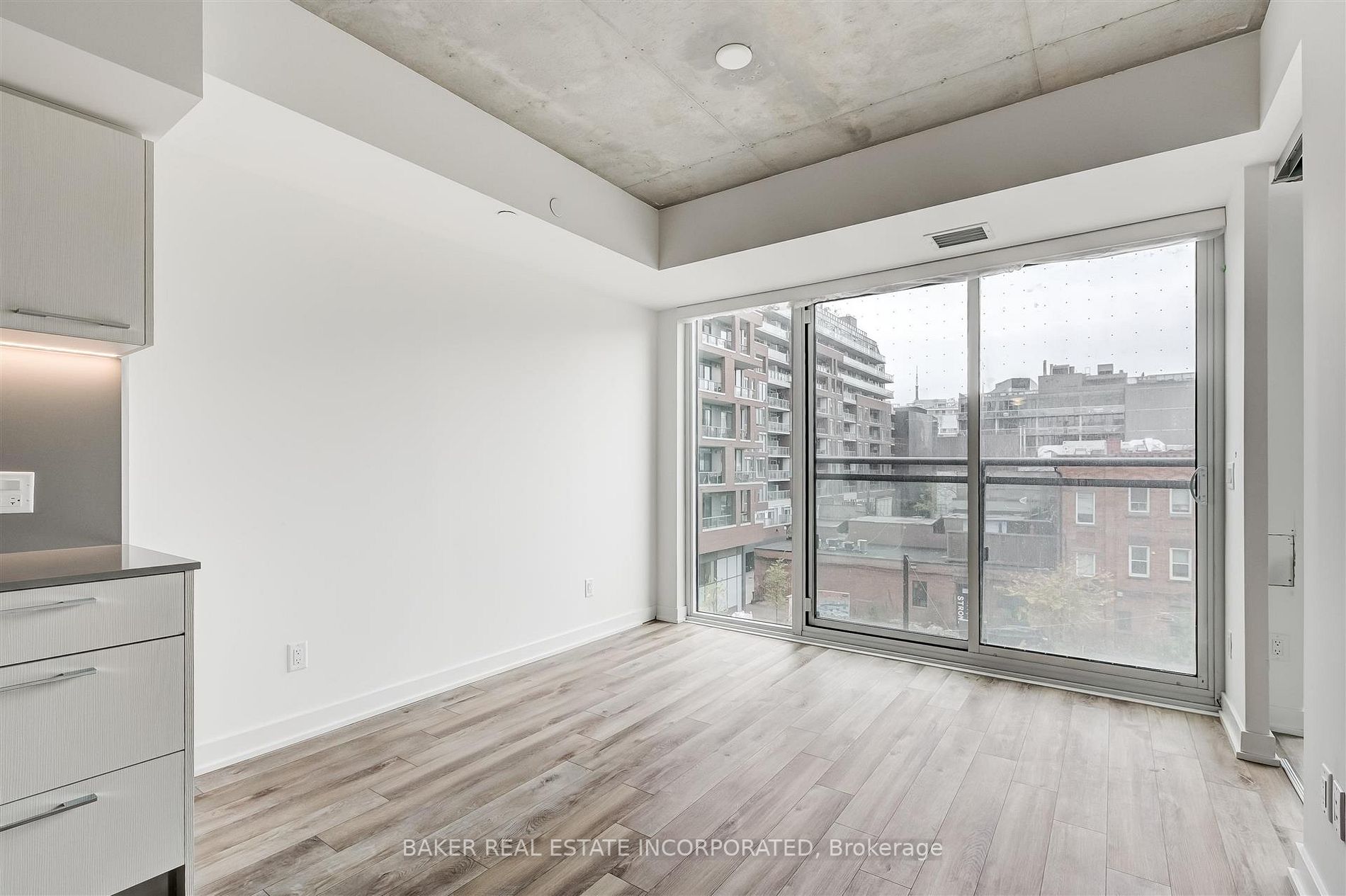 665 Queen St E, #317