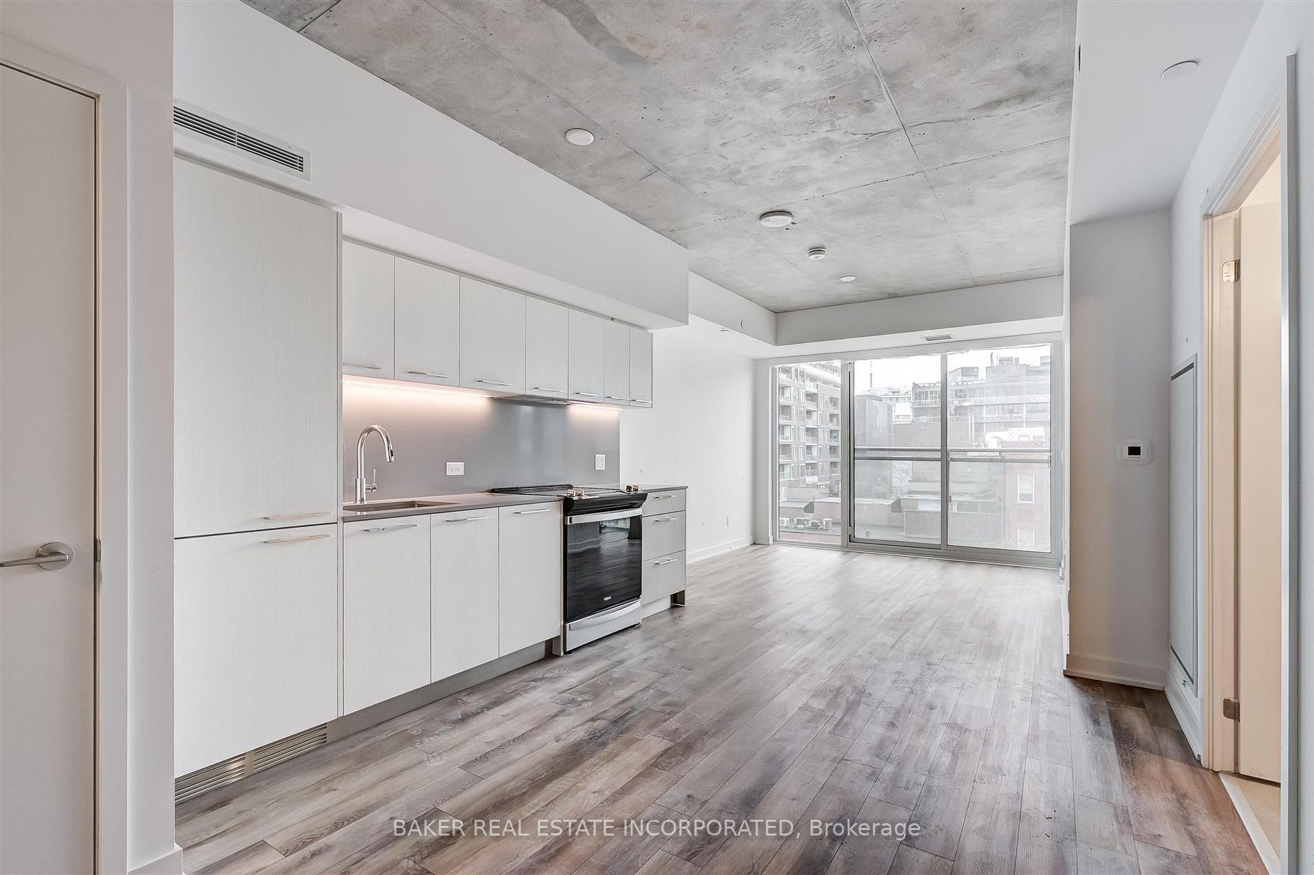 665 Queen St E, #317