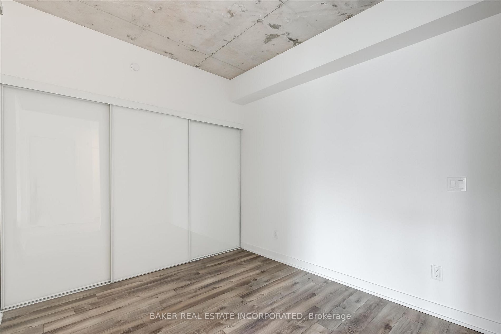 665 Queen St E, #317