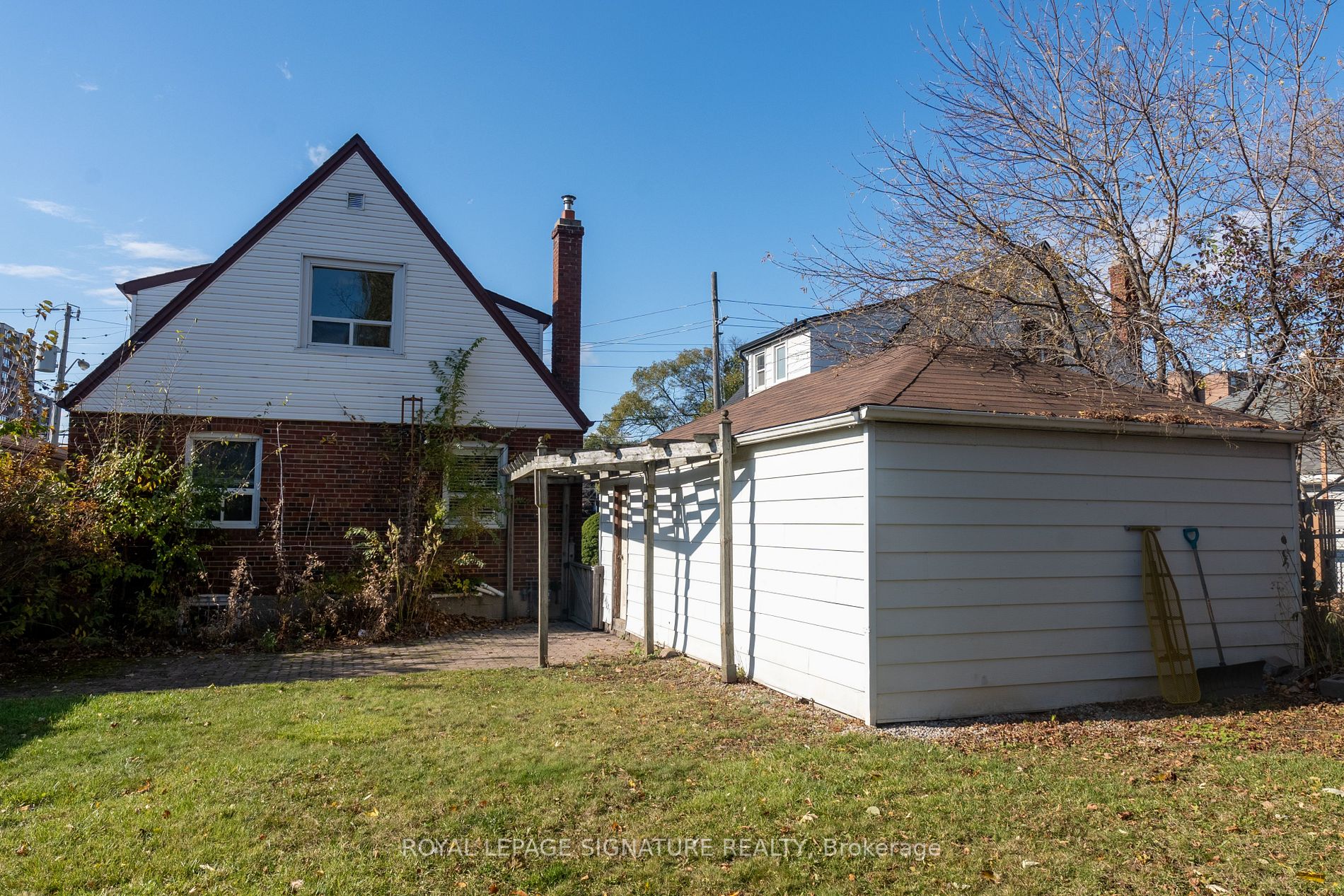 1407 Victoria Park Ave