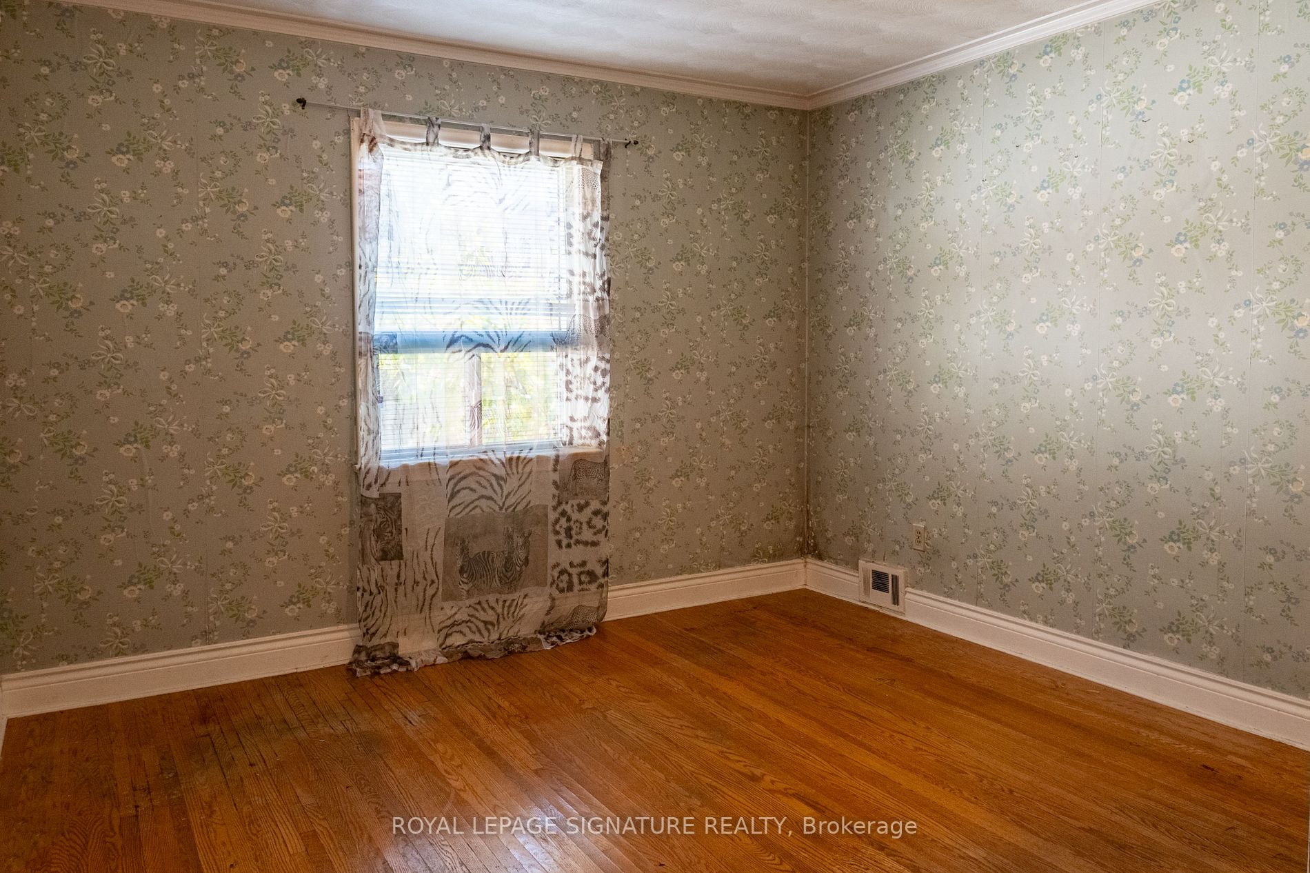 1407 Victoria Park Ave