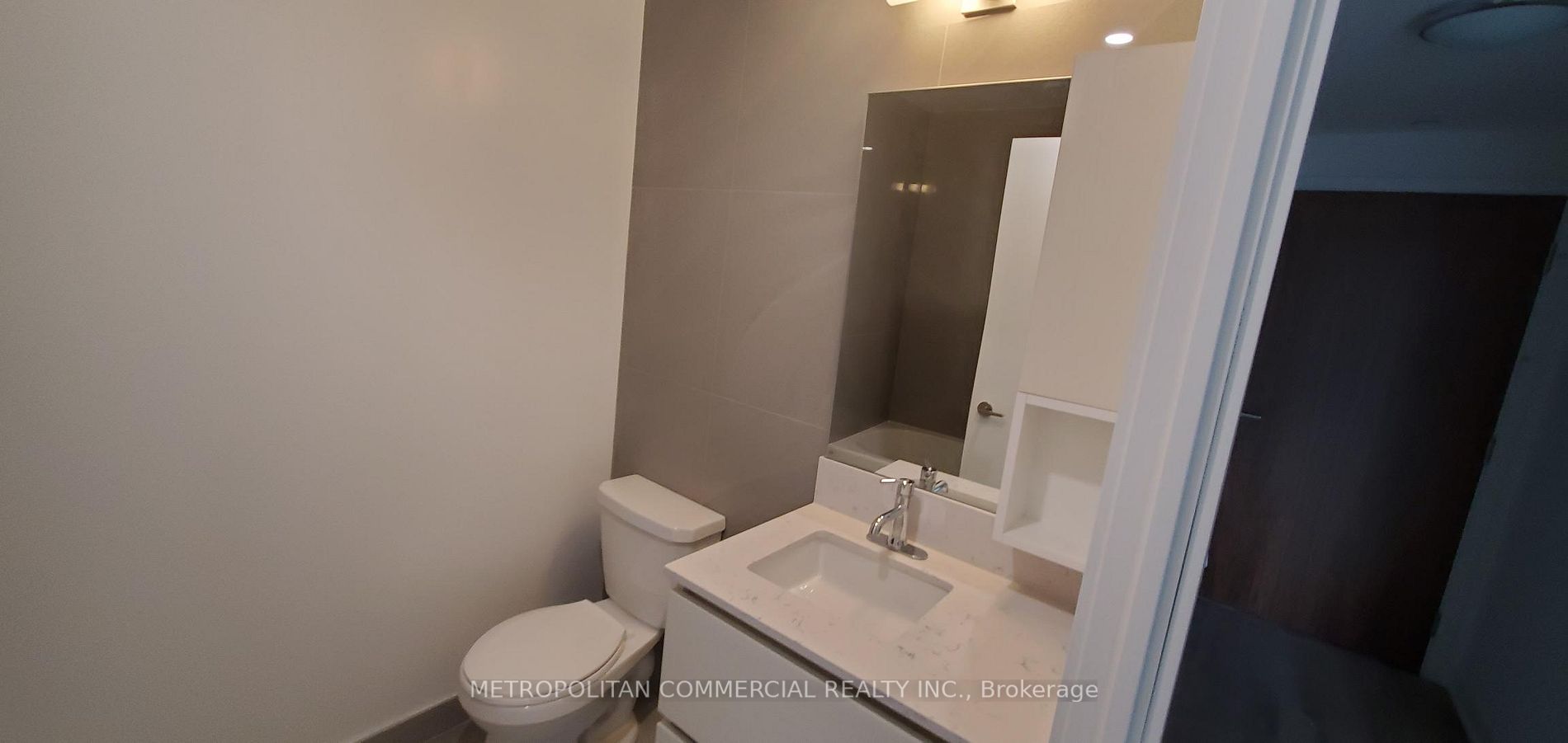 665 Queen St E, #216