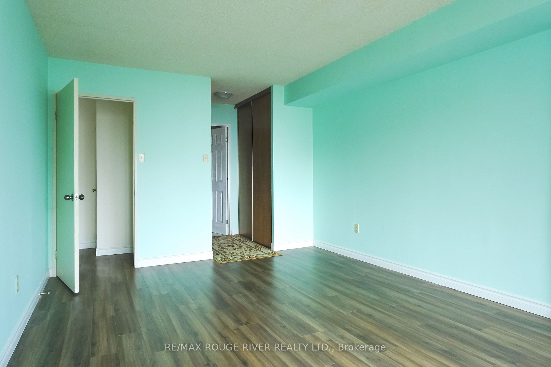 300 Alton Towers Circle, #910