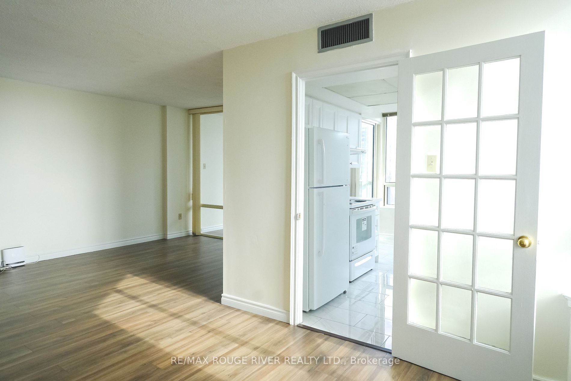 300 Alton Towers Circle, #910