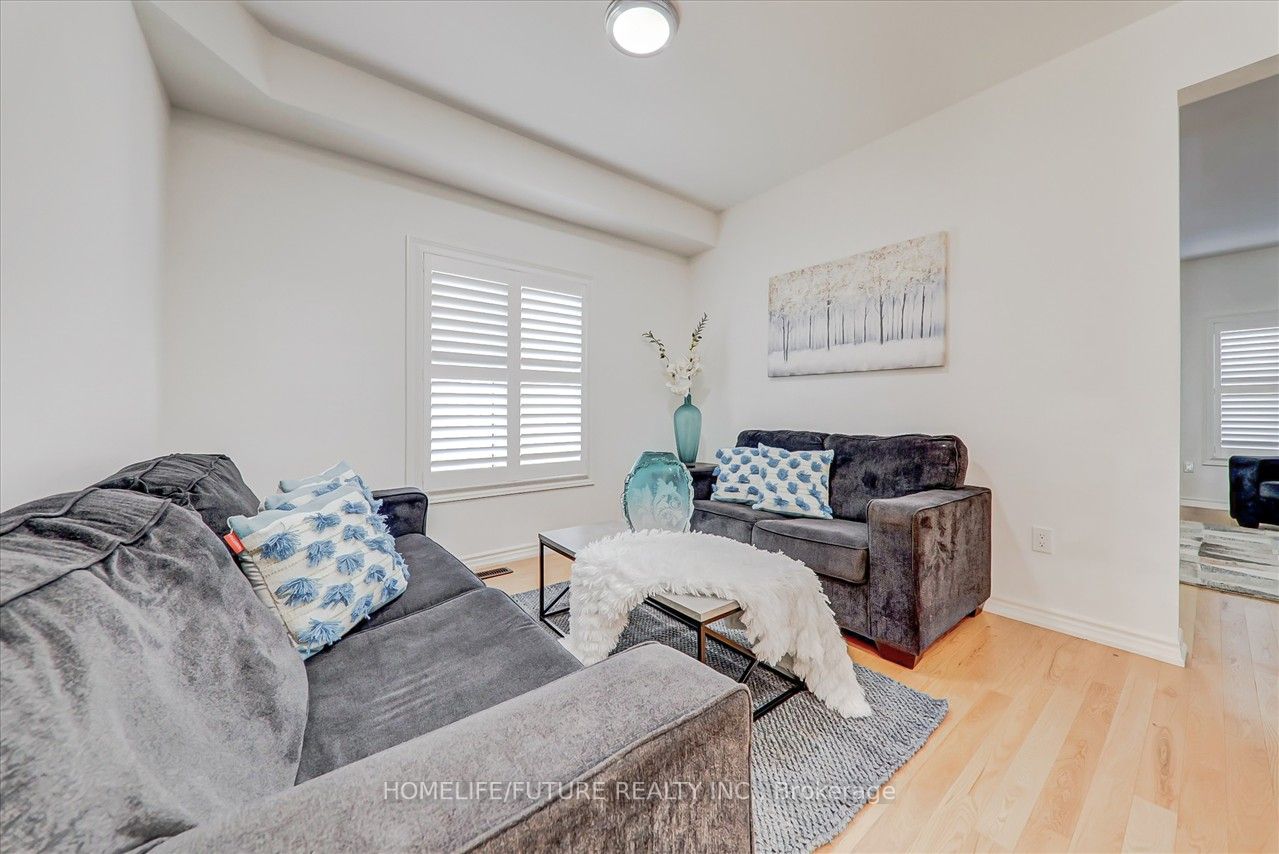 25 Lyle Dr