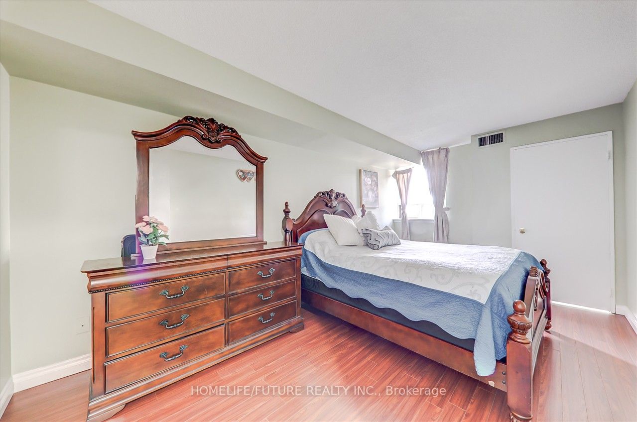 2460 Eglinton Ave E, #203