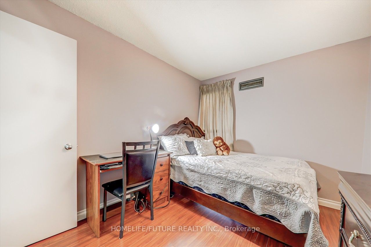 2460 Eglinton Ave E, #203