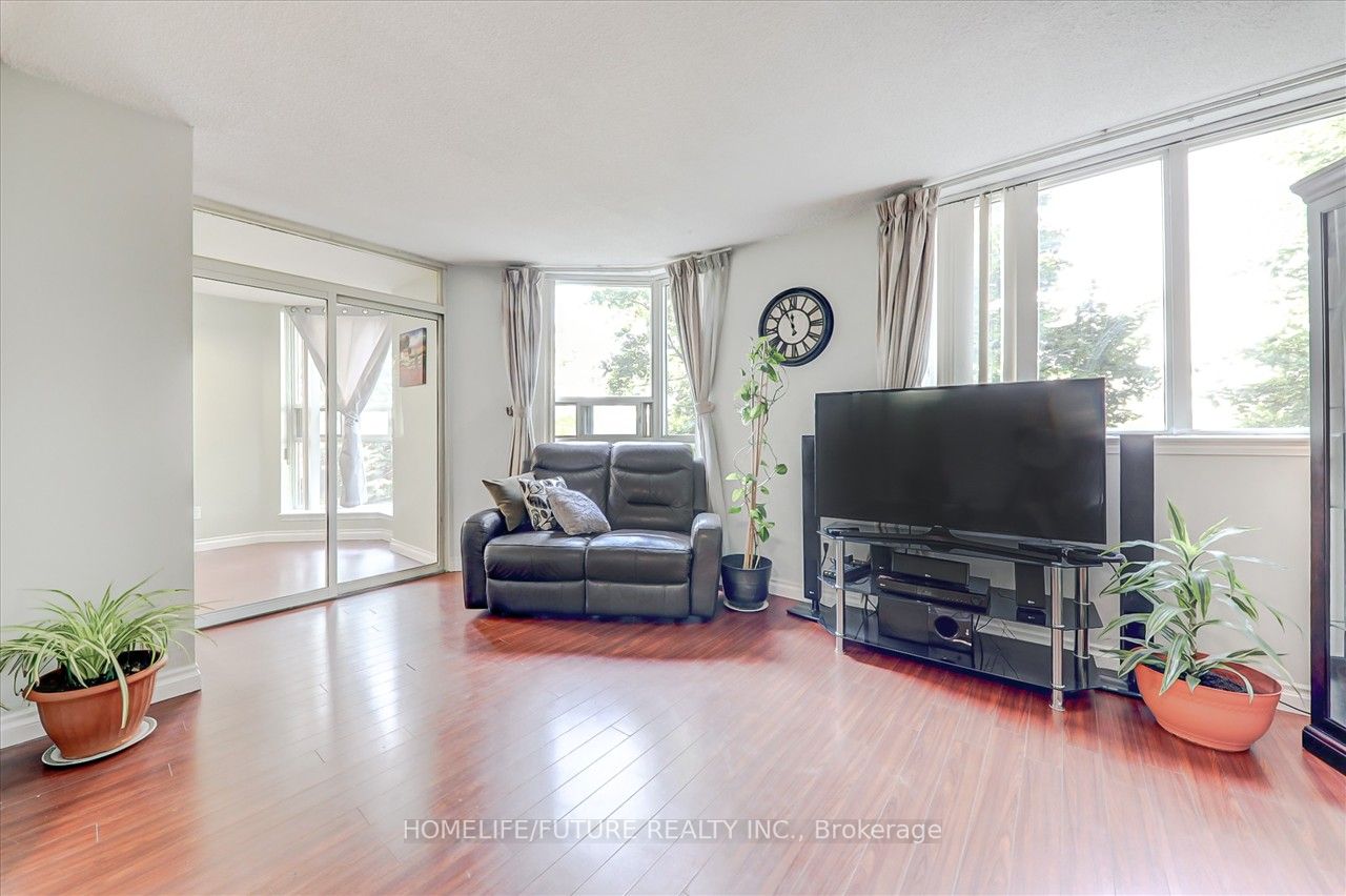 2460 Eglinton Ave E, #203