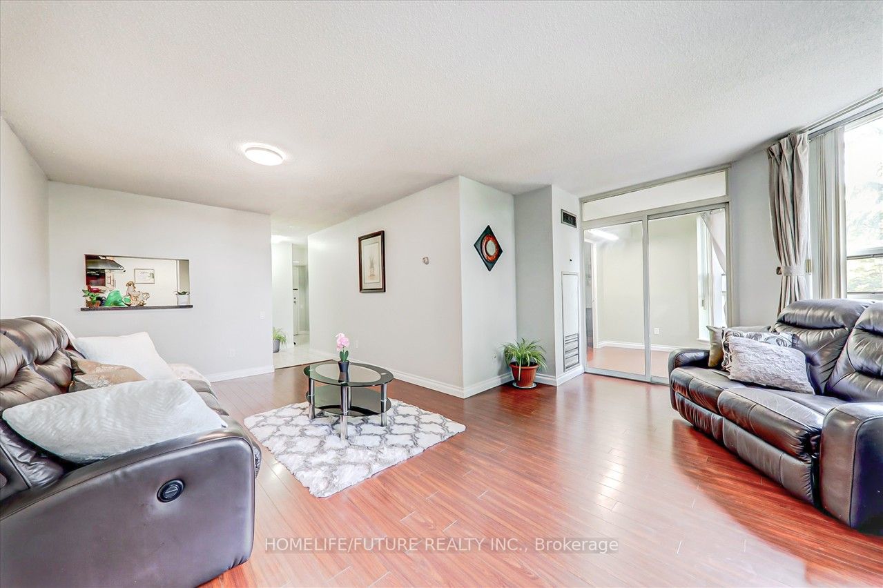 2460 Eglinton Ave E, #203