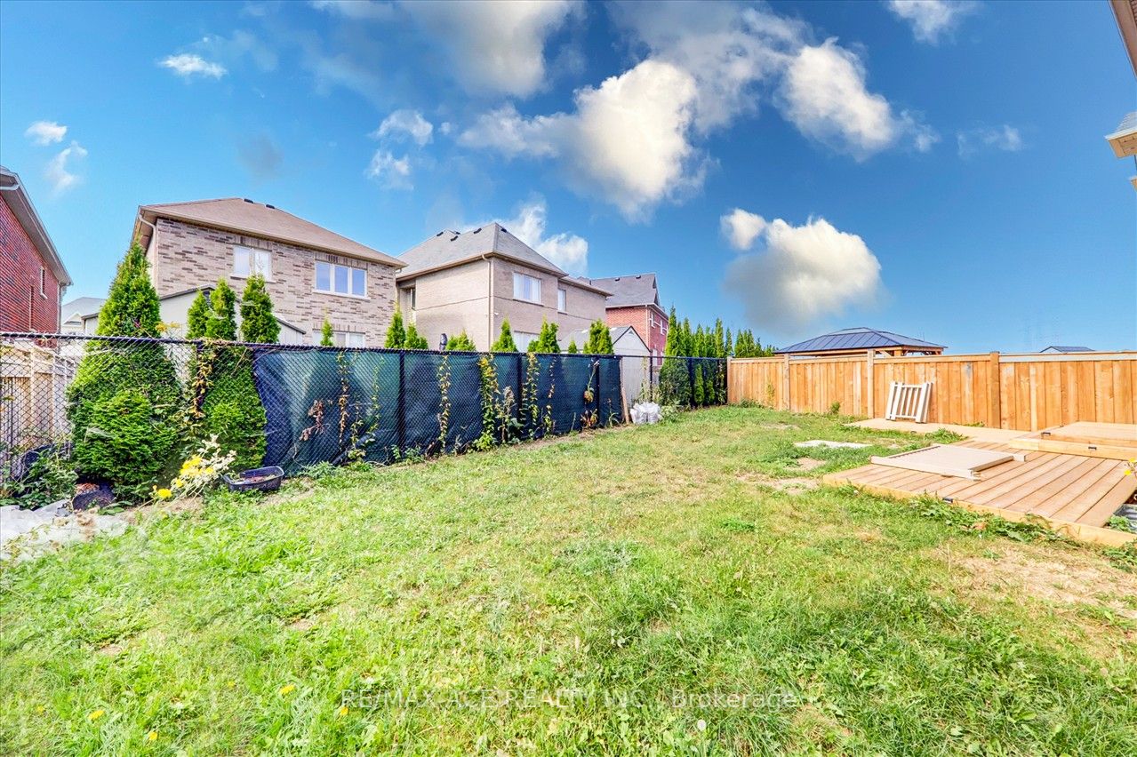 142 Hurst Dr