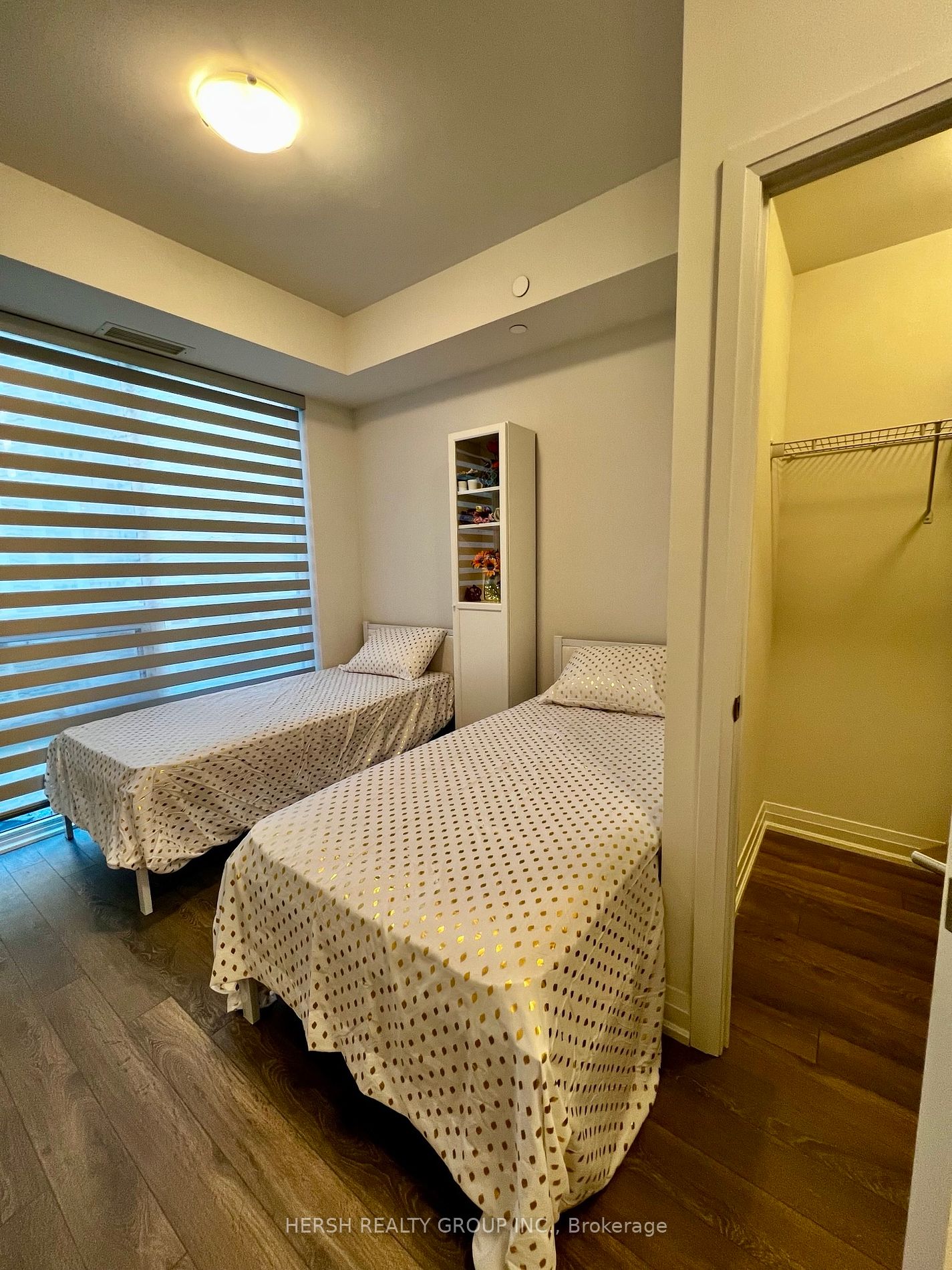 10 meadowglen Place, #411
