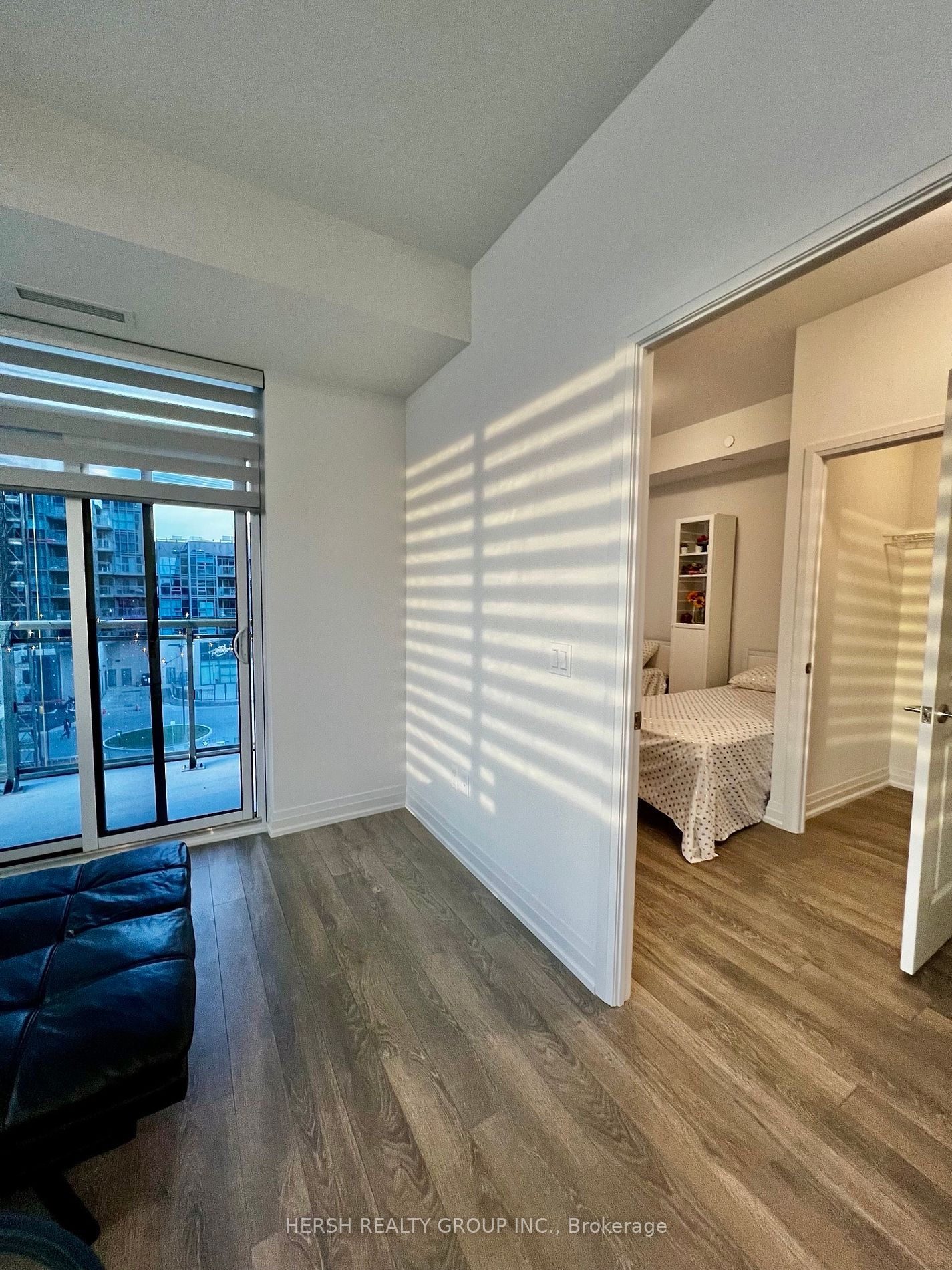 10 meadowglen Place, #411