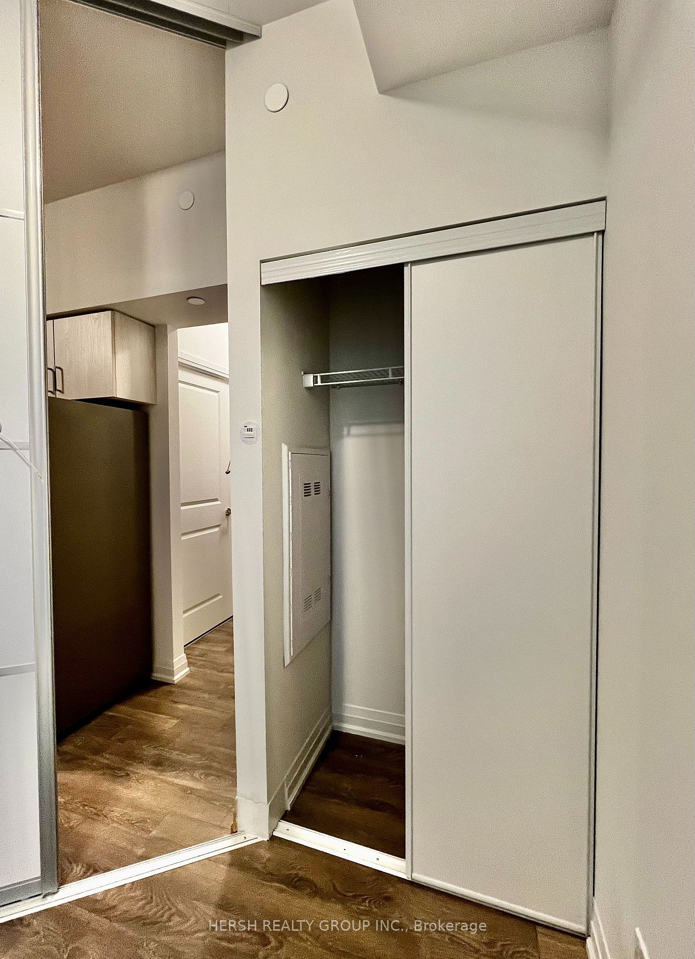 10 meadowglen Place, #411