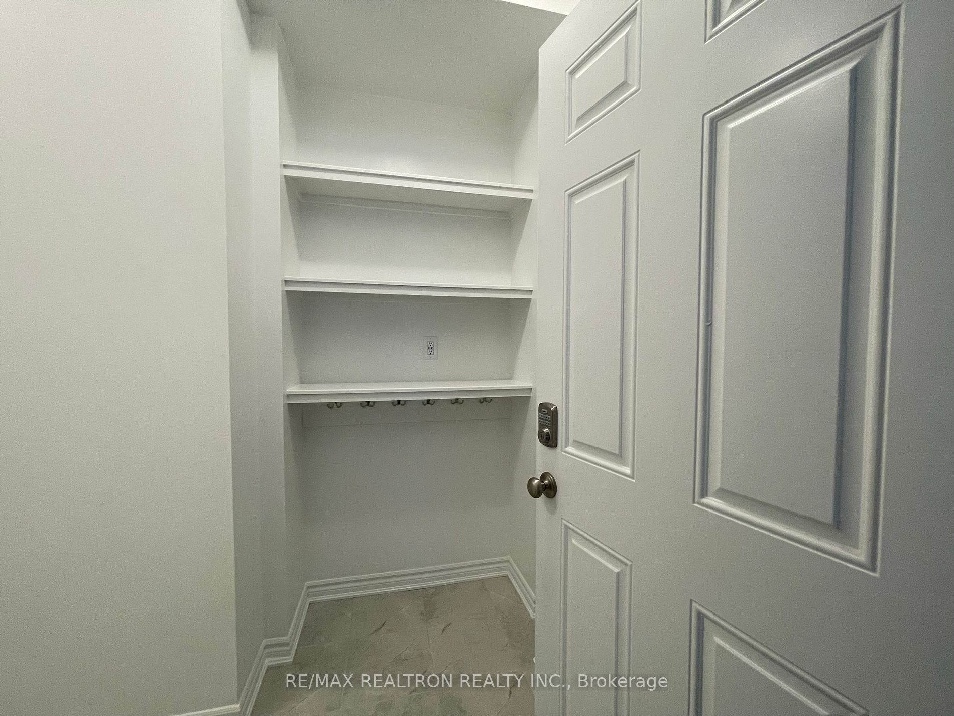 1505 Honey Locust Pl