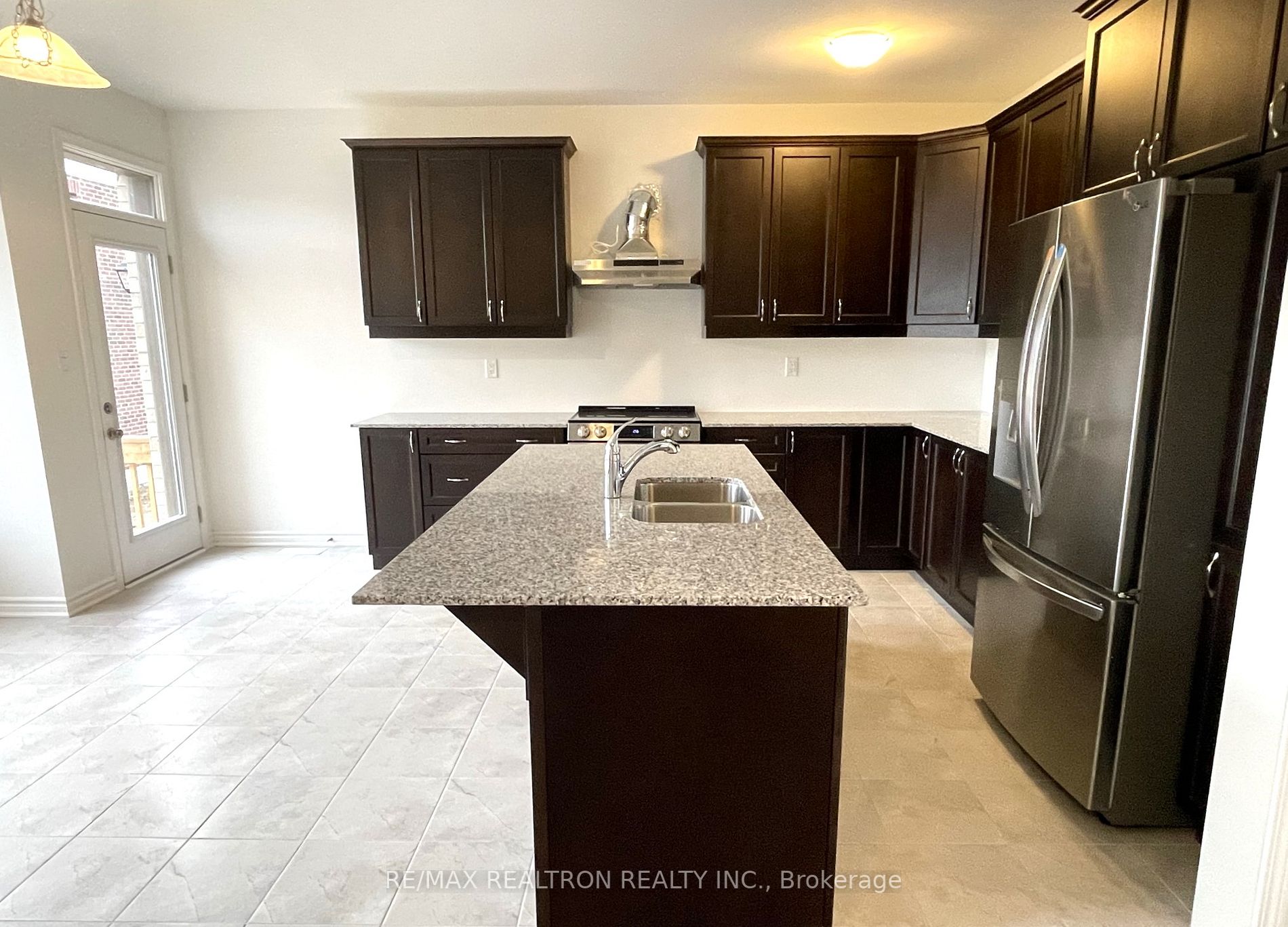 1505 Honey Locust Pl