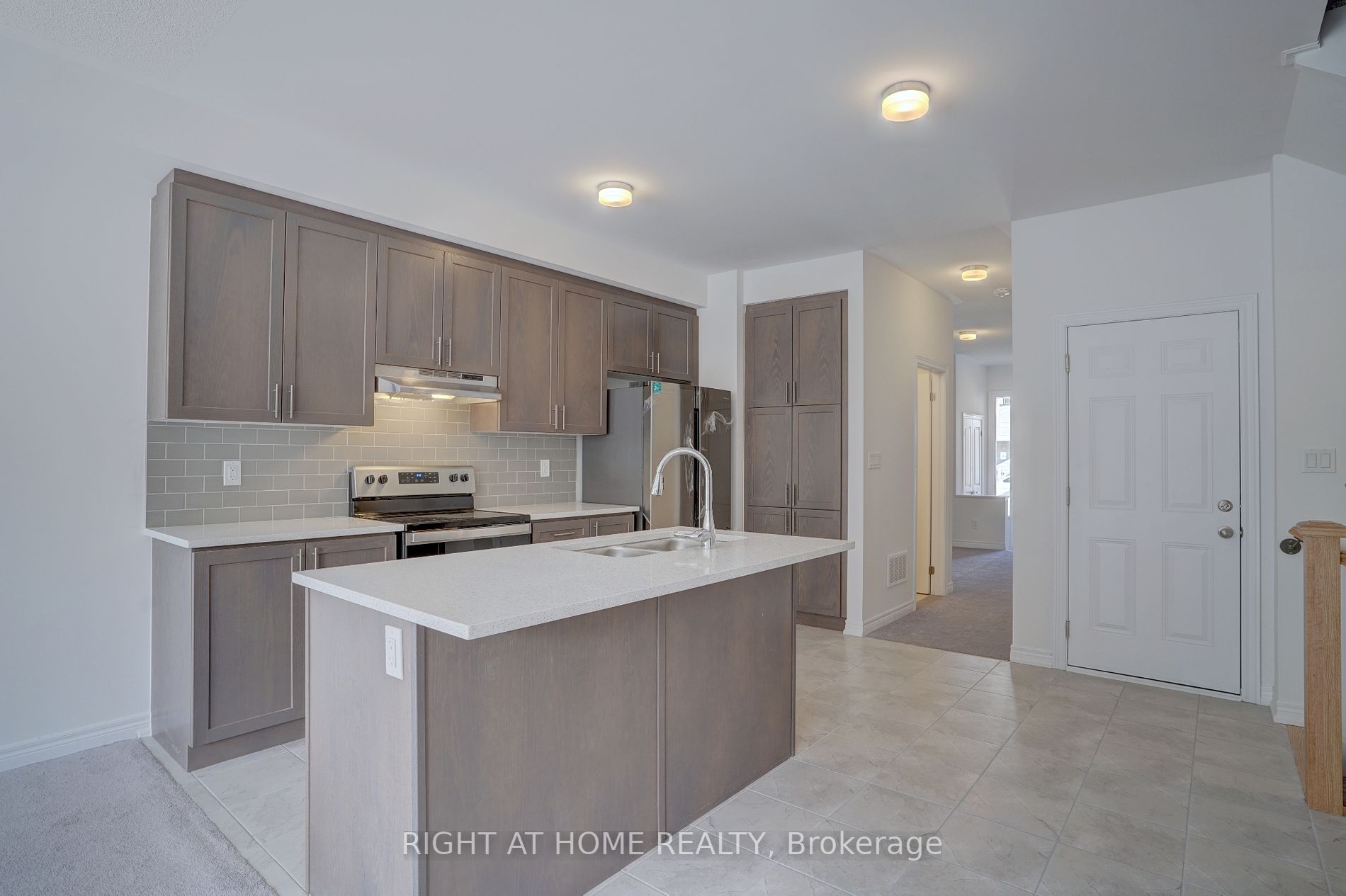 2038 Cameron Lott Cres