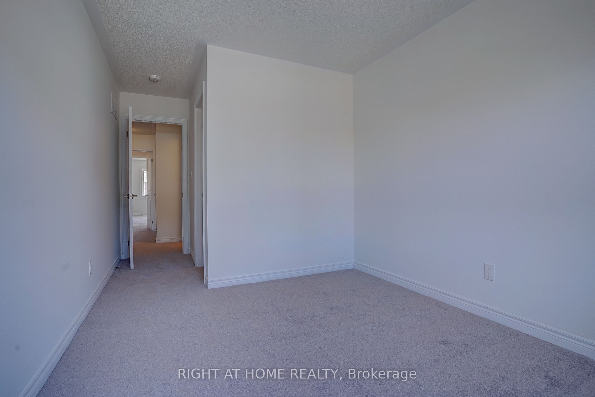 2038 Cameron Lott Cres