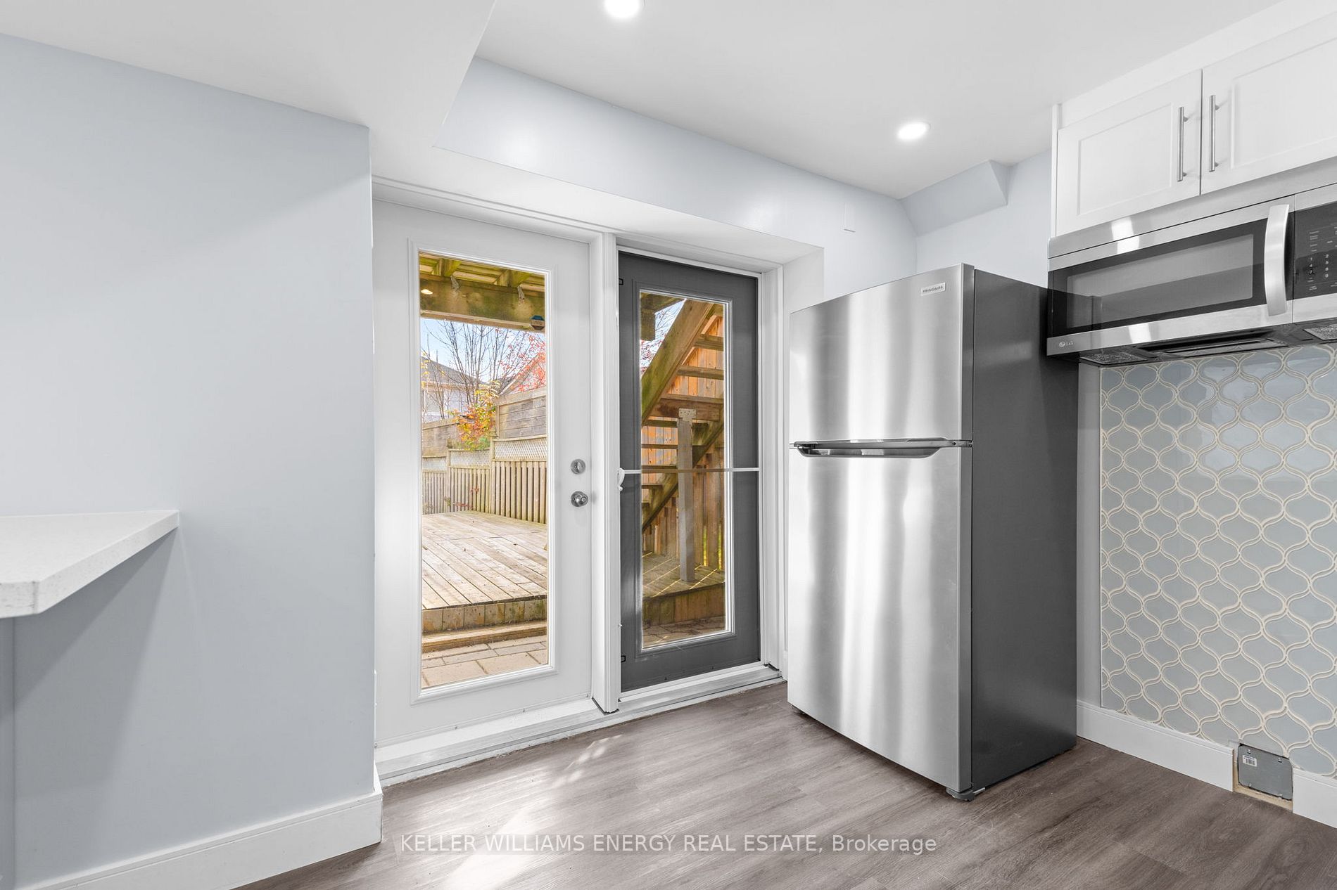 1131 Ashgrove Cres