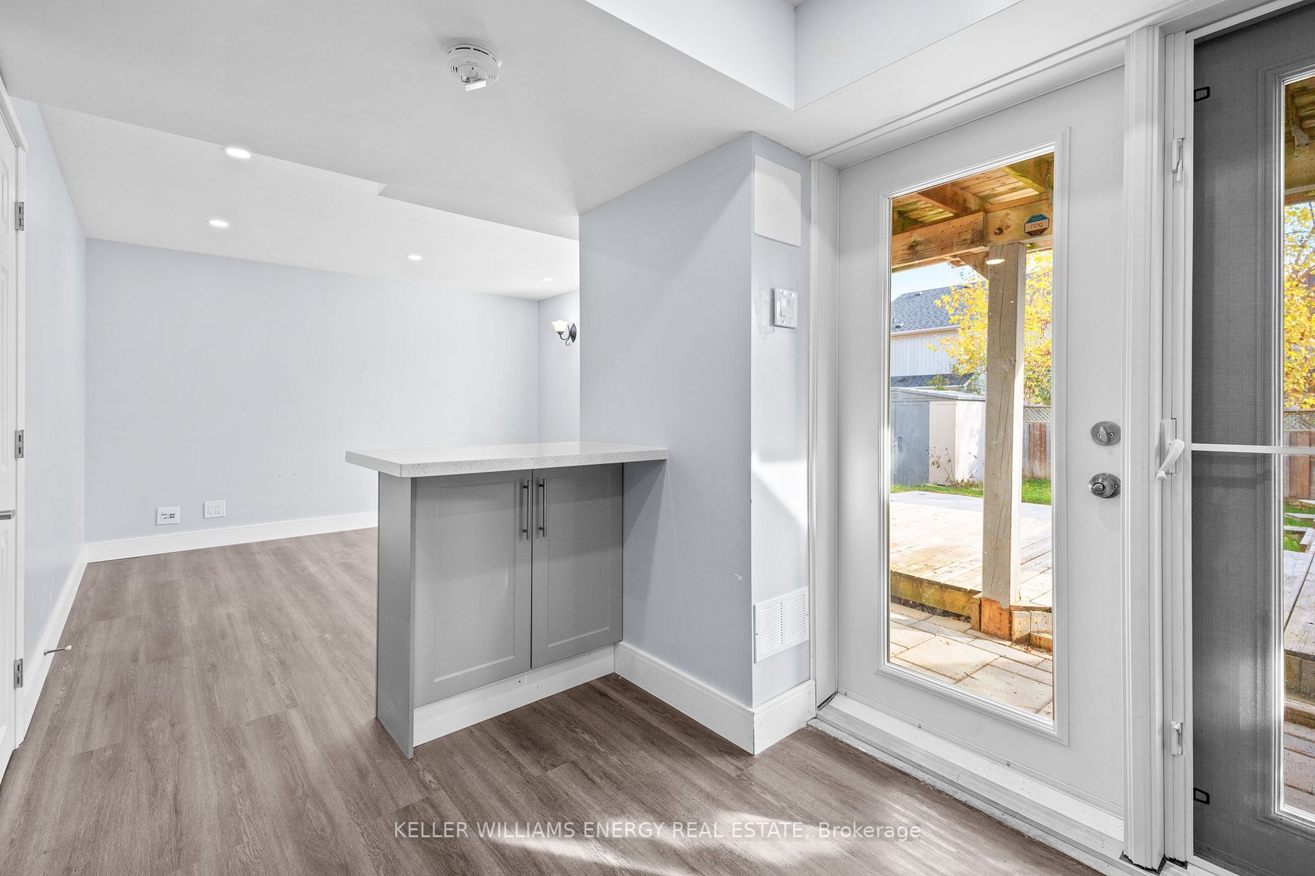 1131 Ashgrove Cres