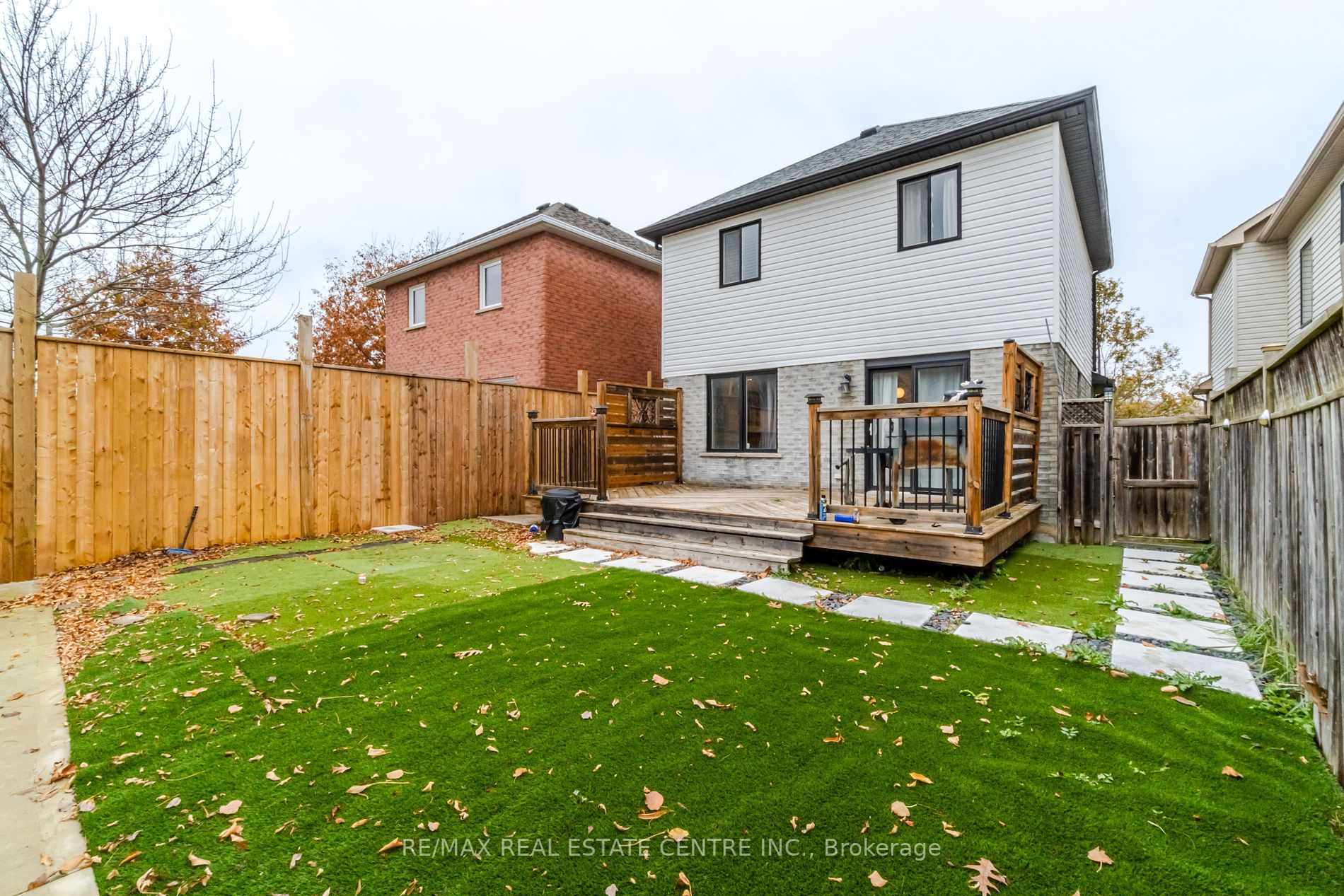 77 Lownie Crt