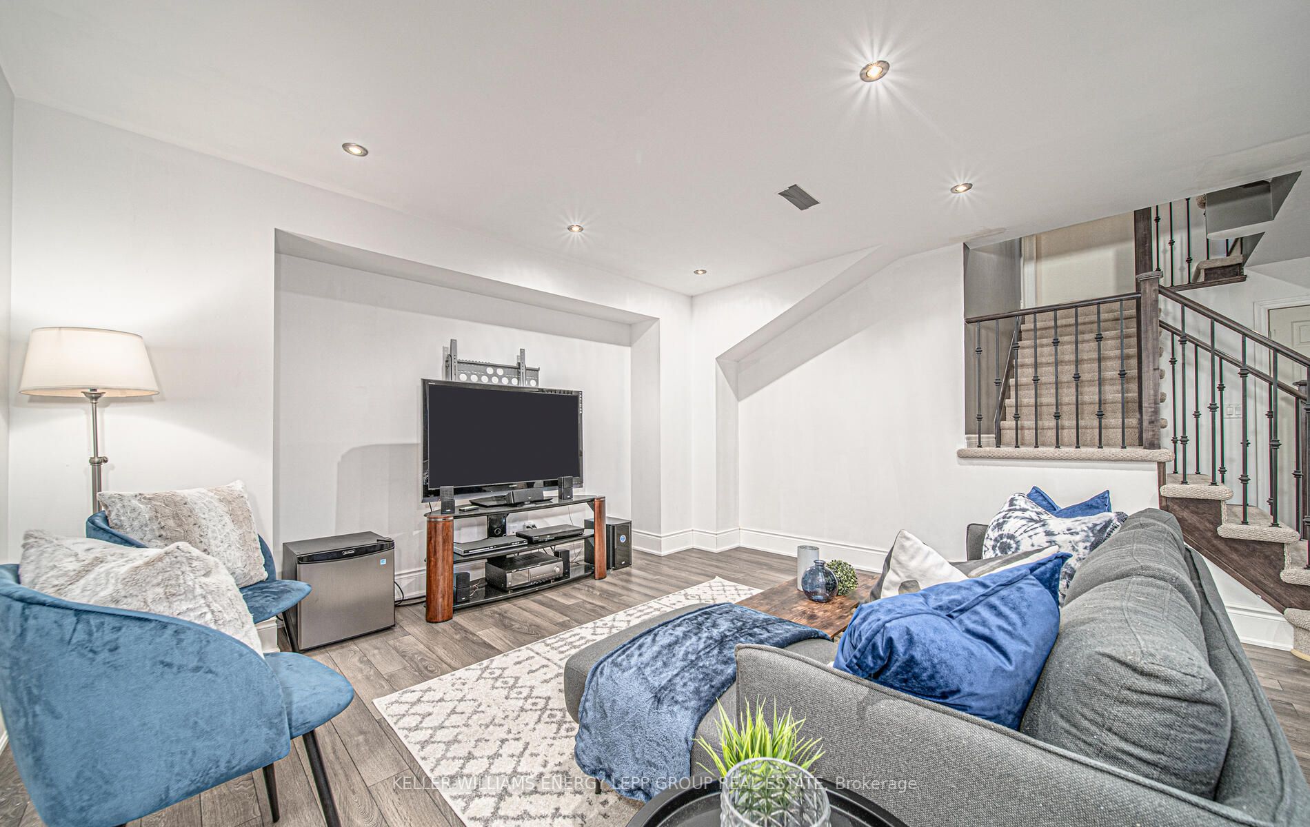 3 Debosky Crt
