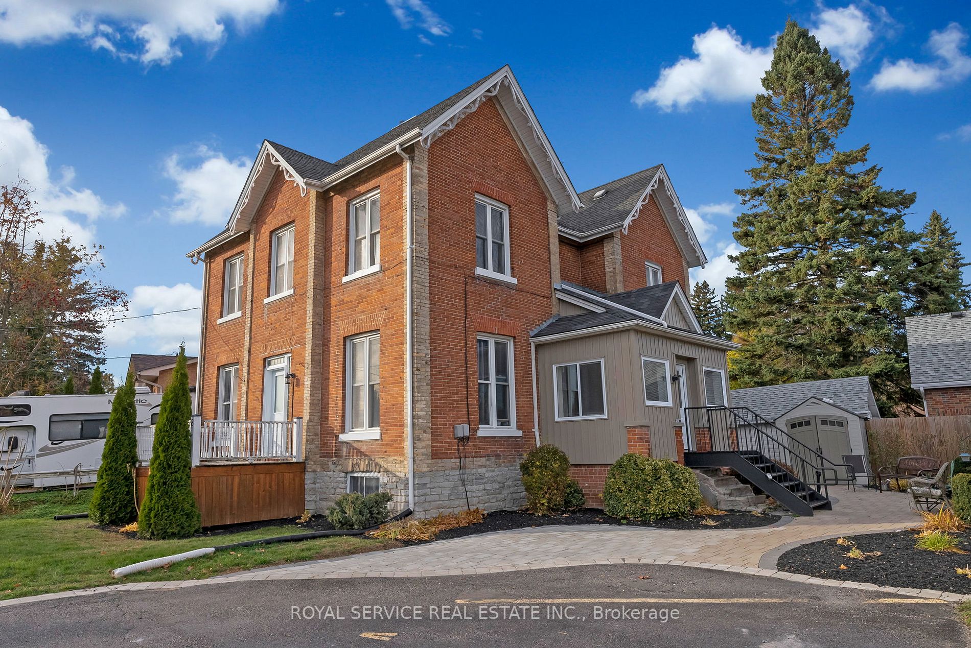8 Wellington St