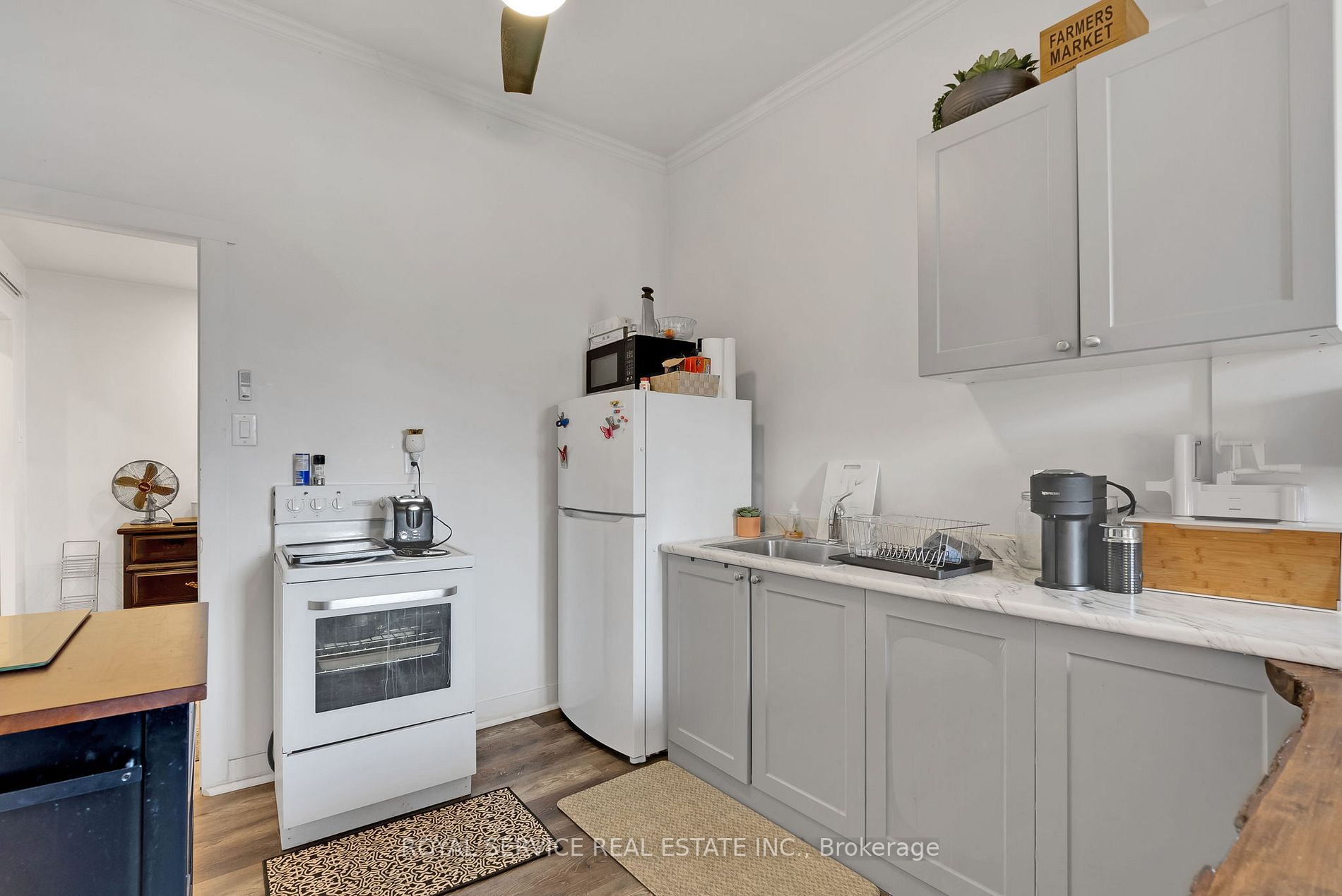 8 Wellington St