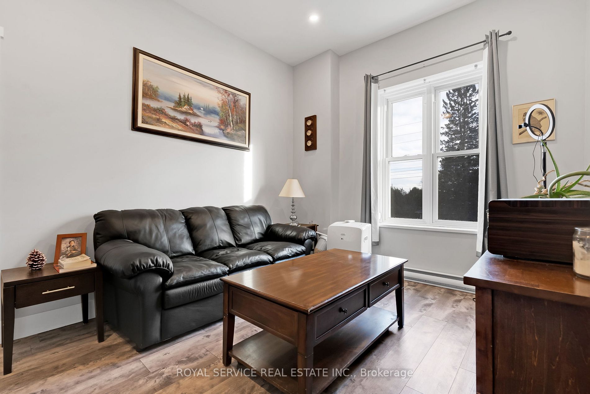 8 Wellington St