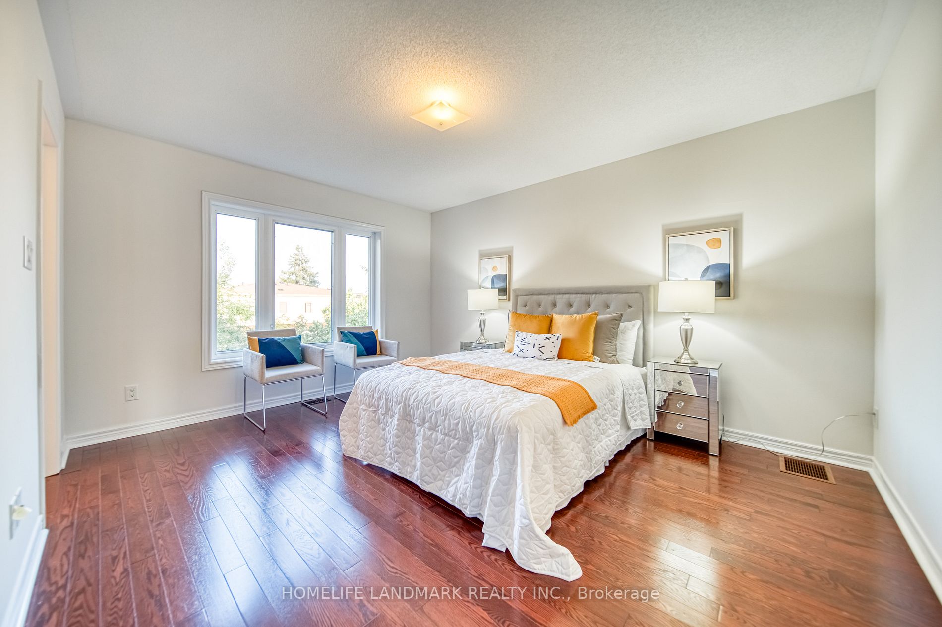 33 Thistlewaite Cres
