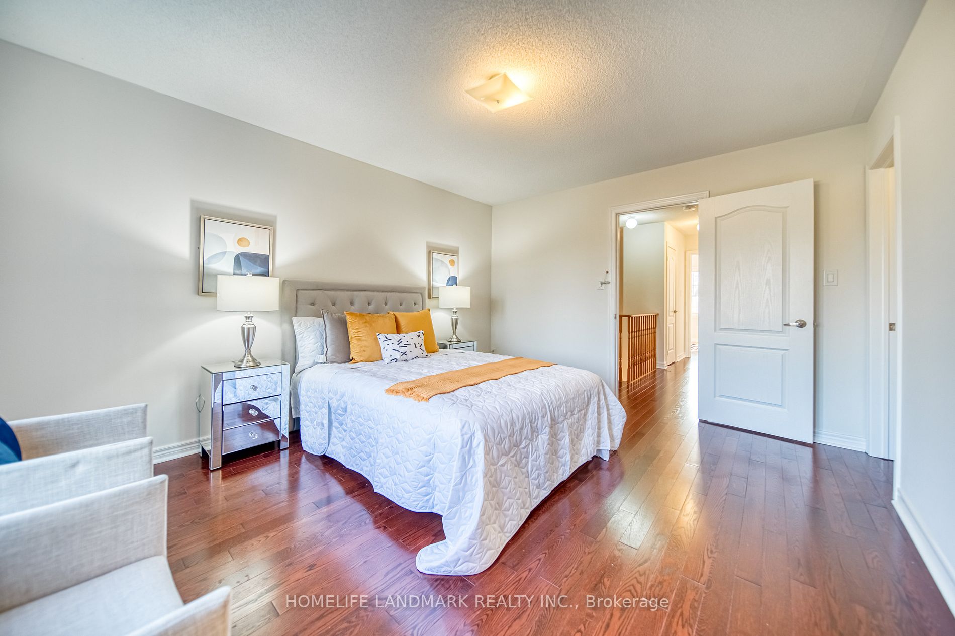 33 Thistlewaite Cres