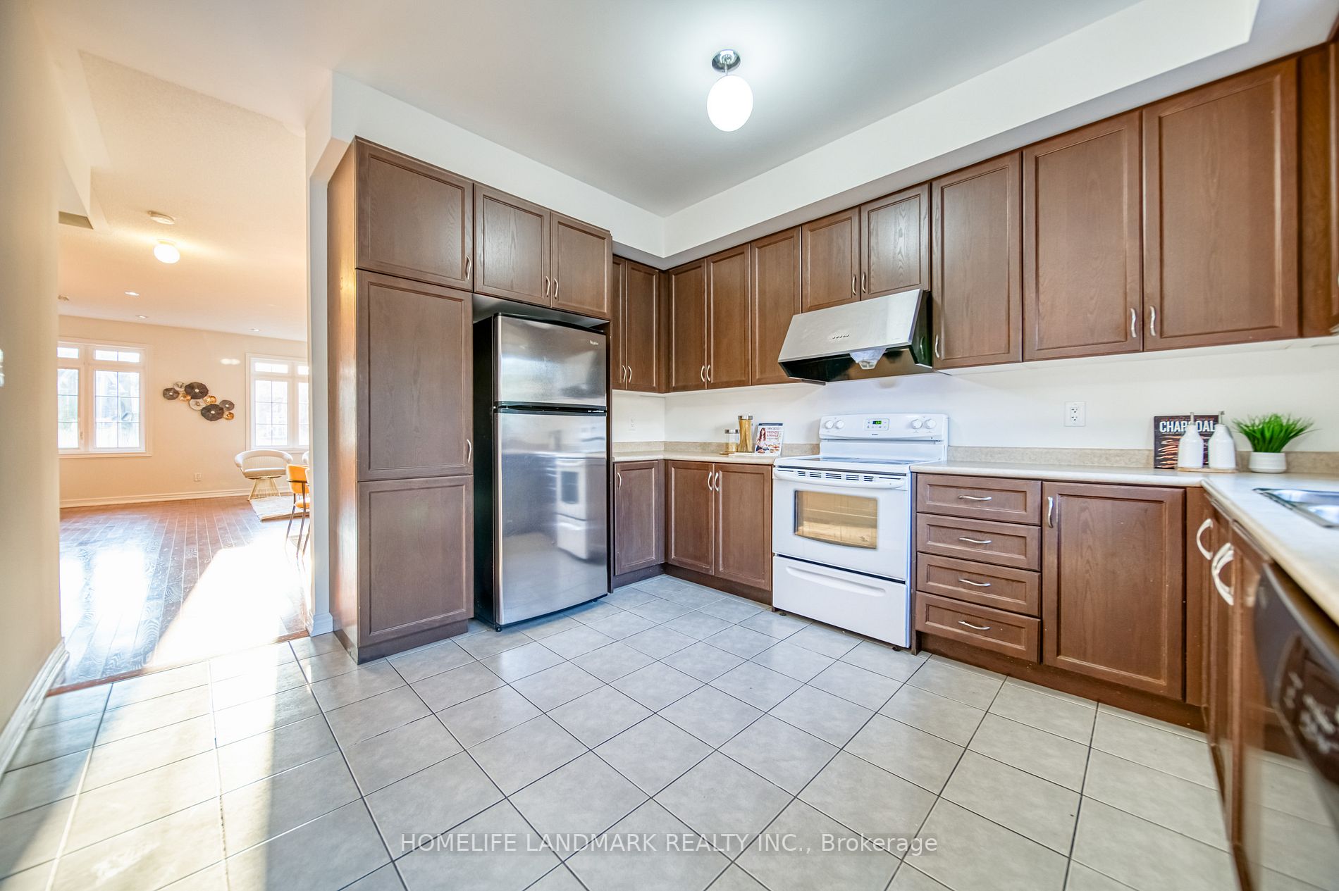 33 Thistlewaite Cres