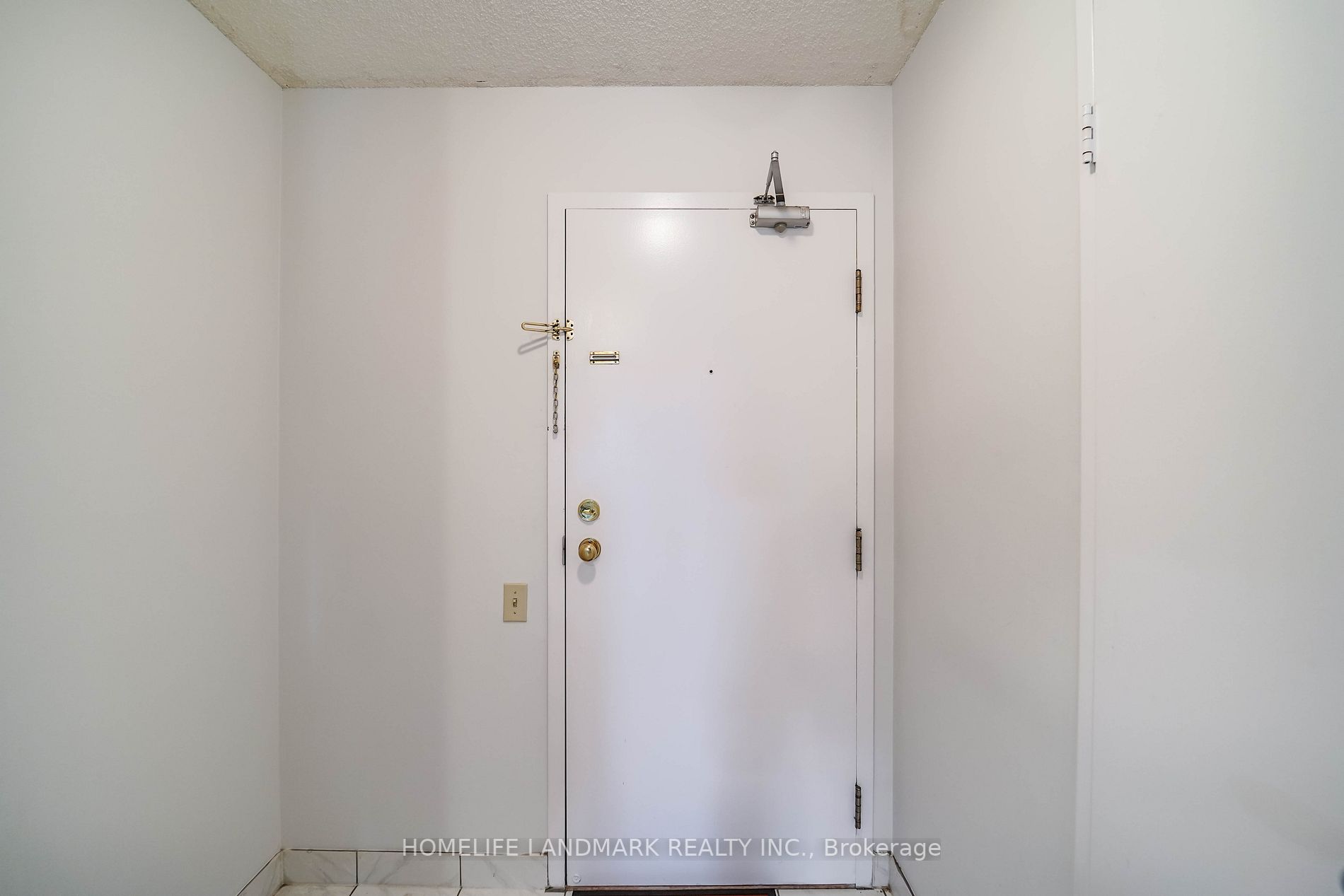 2466 Eglinton Ave E, #718