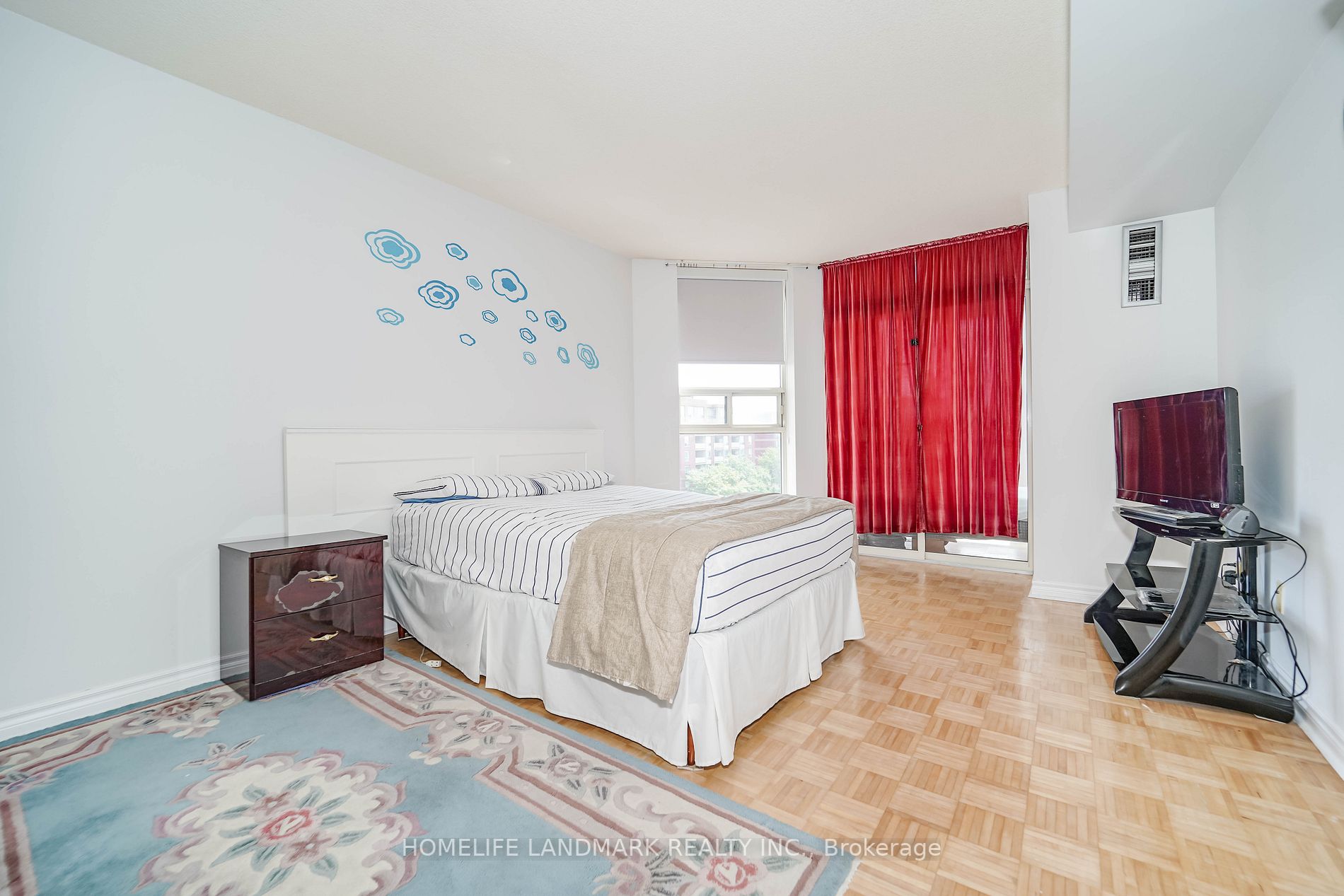 2466 Eglinton Ave E, #718