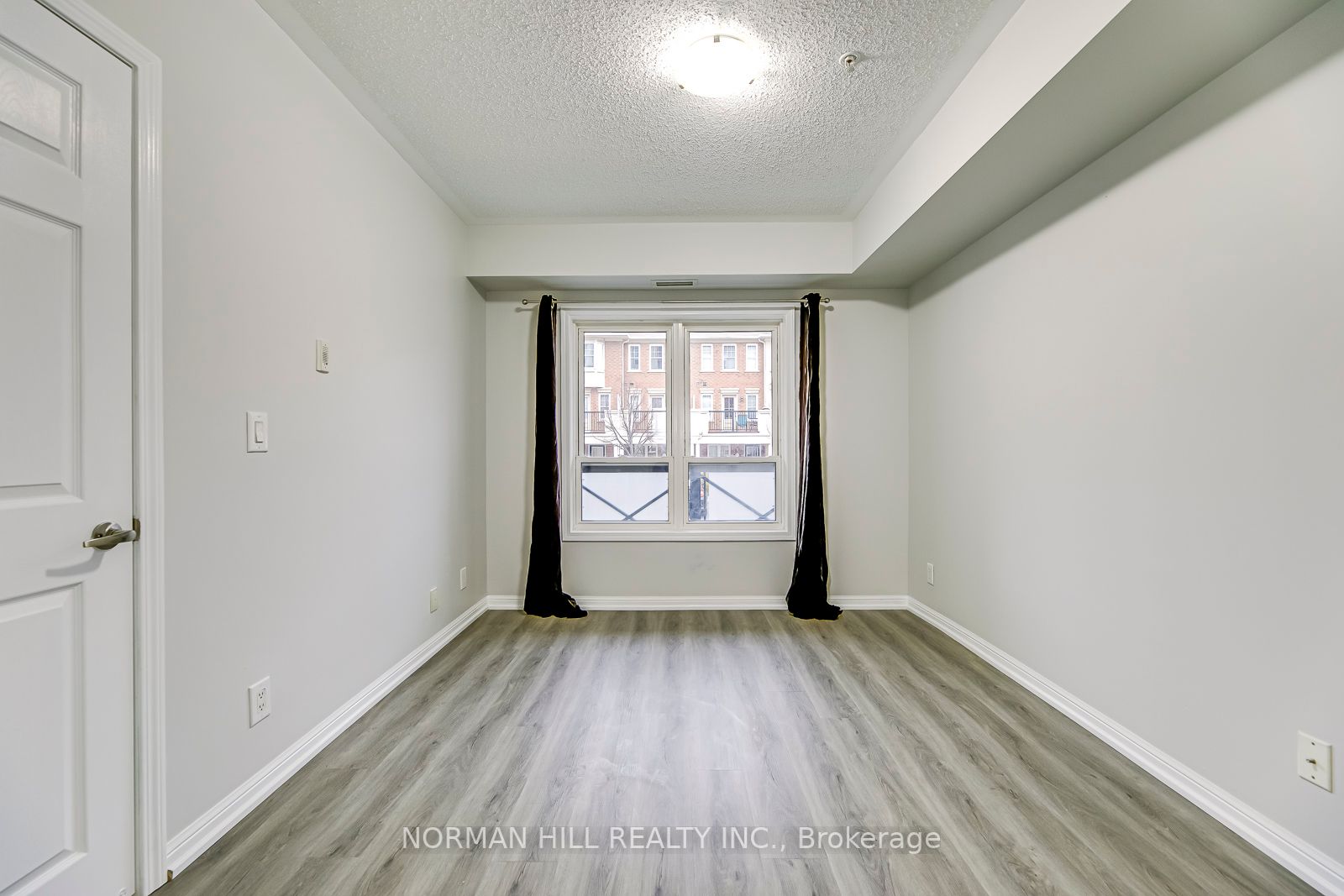 60 Mendelssohn St, #104