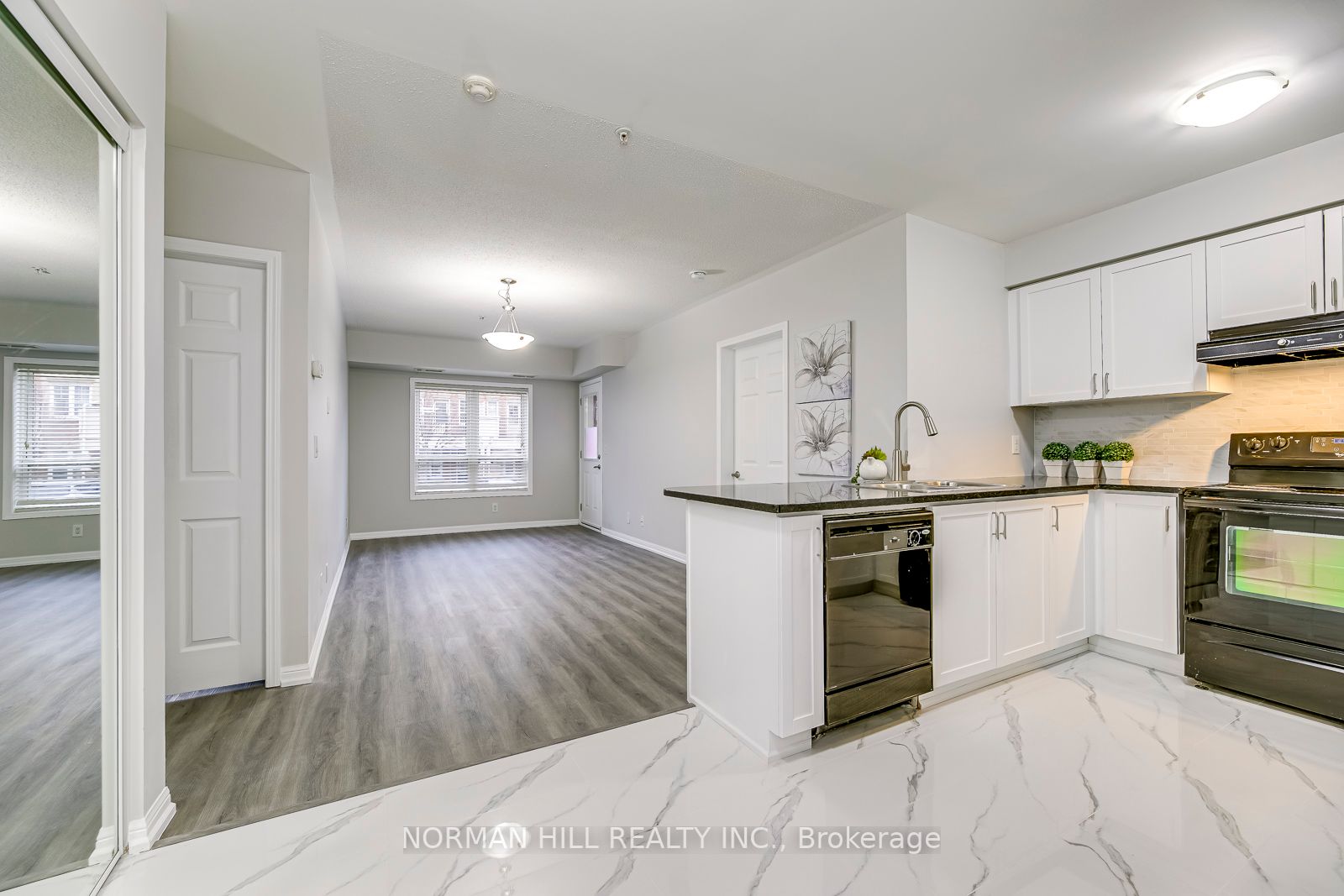 60 Mendelssohn St, #104
