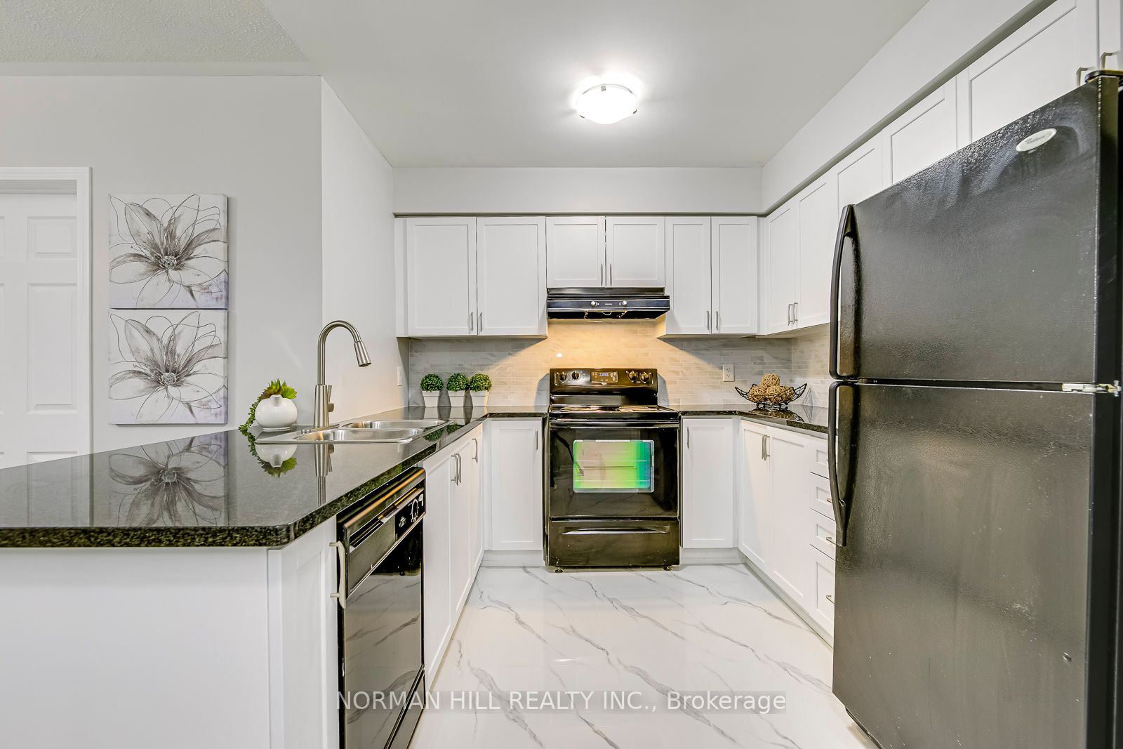 60 Mendelssohn St, #104
