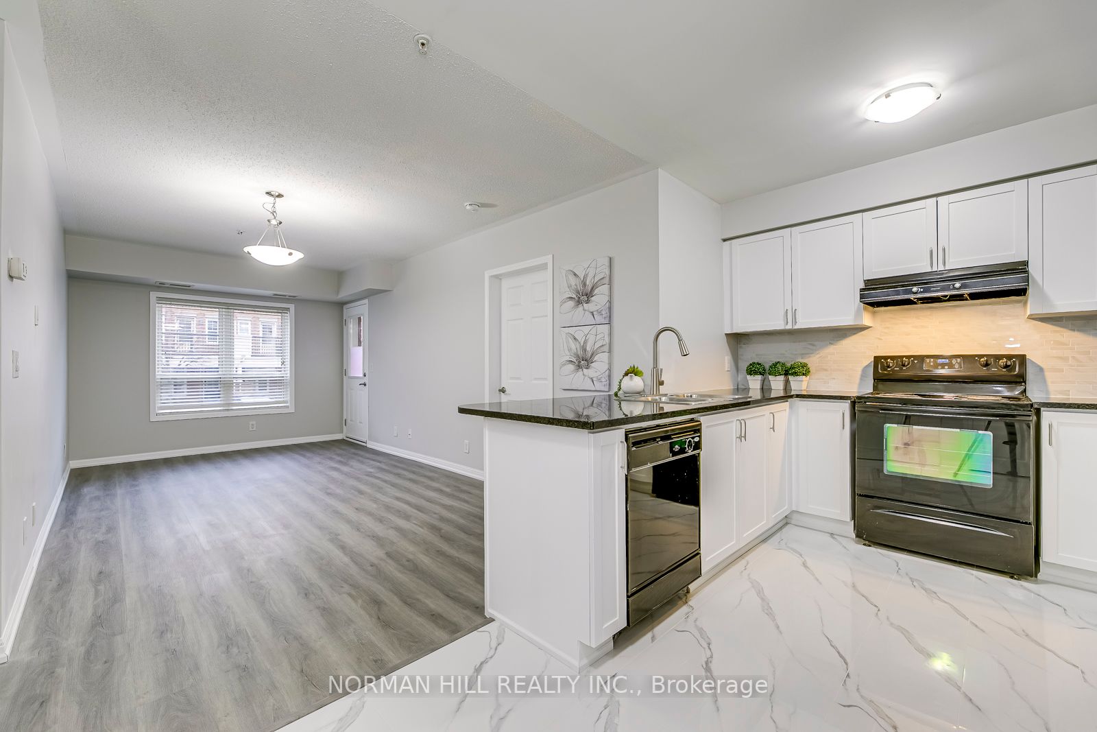 60 Mendelssohn St, #104