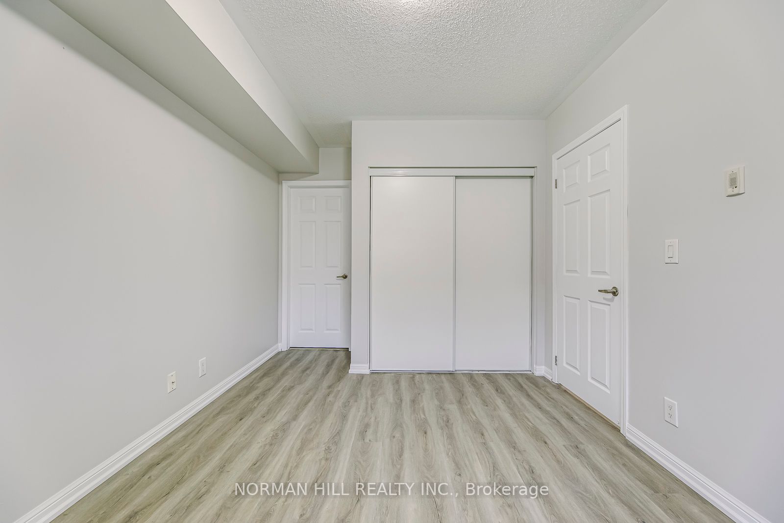 60 Mendelssohn St, #104